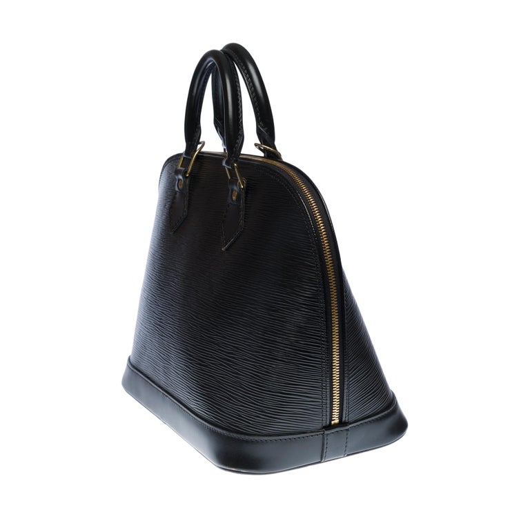 Louis Vuitton Alma handbag in black épi leather, Gold hardware In Excellent Condition For Sale In Paris, IDF
