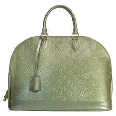 LOUIS VUITTON Alma Handbag in Khaki Patent leather