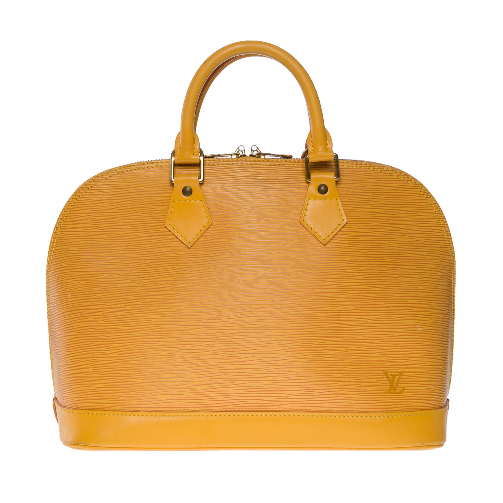 Very Chic Louis Vuitton Alma handbag in yellow epi leather, gold-plated metal hardware, double yellow leather handle for a hand-held

Double zip closure
Black canvas lining, one patch pocket
Date: 1996
Dimensions: 30 X 25 X 16 cm (11.8 x 9.8 x 6.3