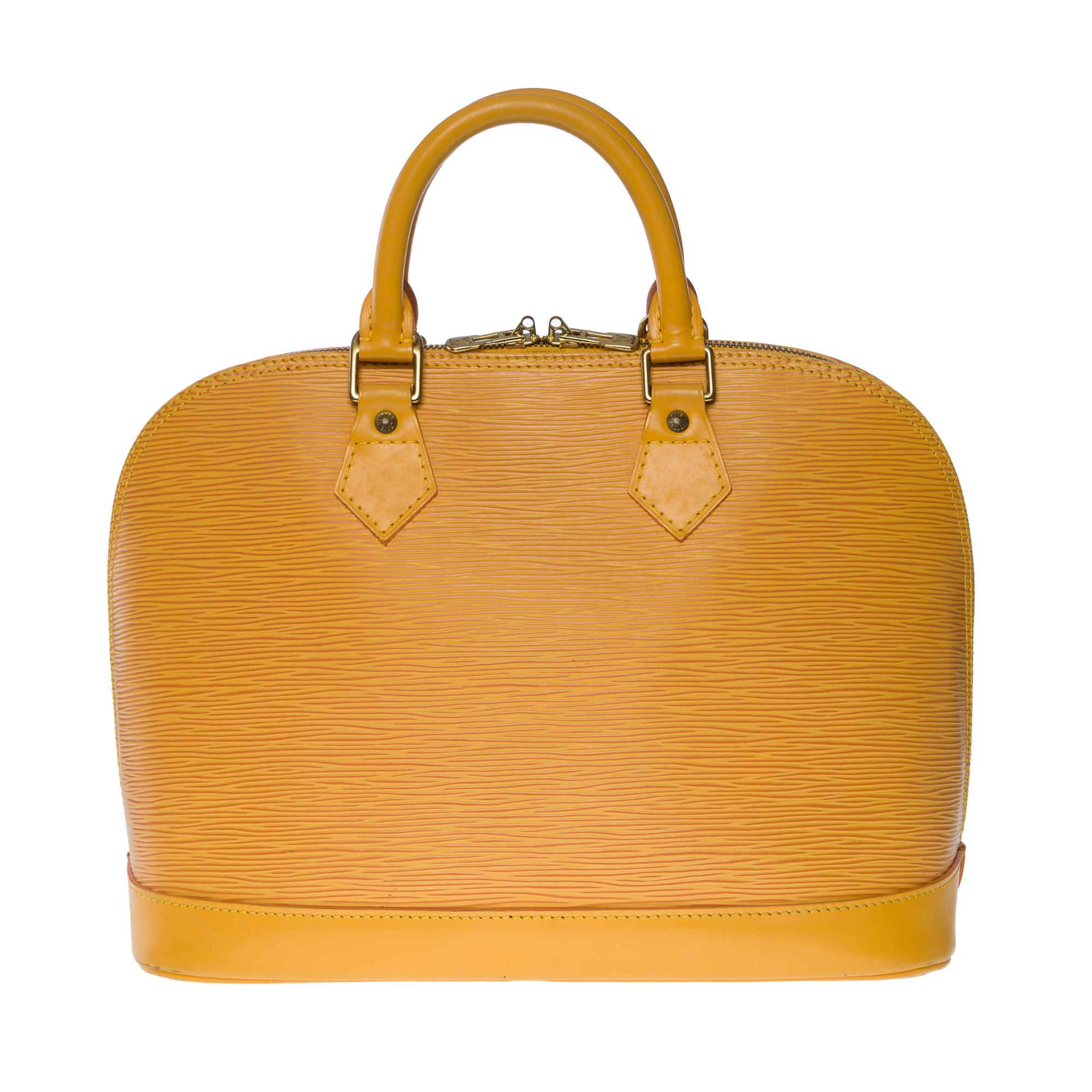 Louis Vuitton Alma handbag in Yellow epi leather with gold hardware In Good Condition For Sale In Paris, IDF