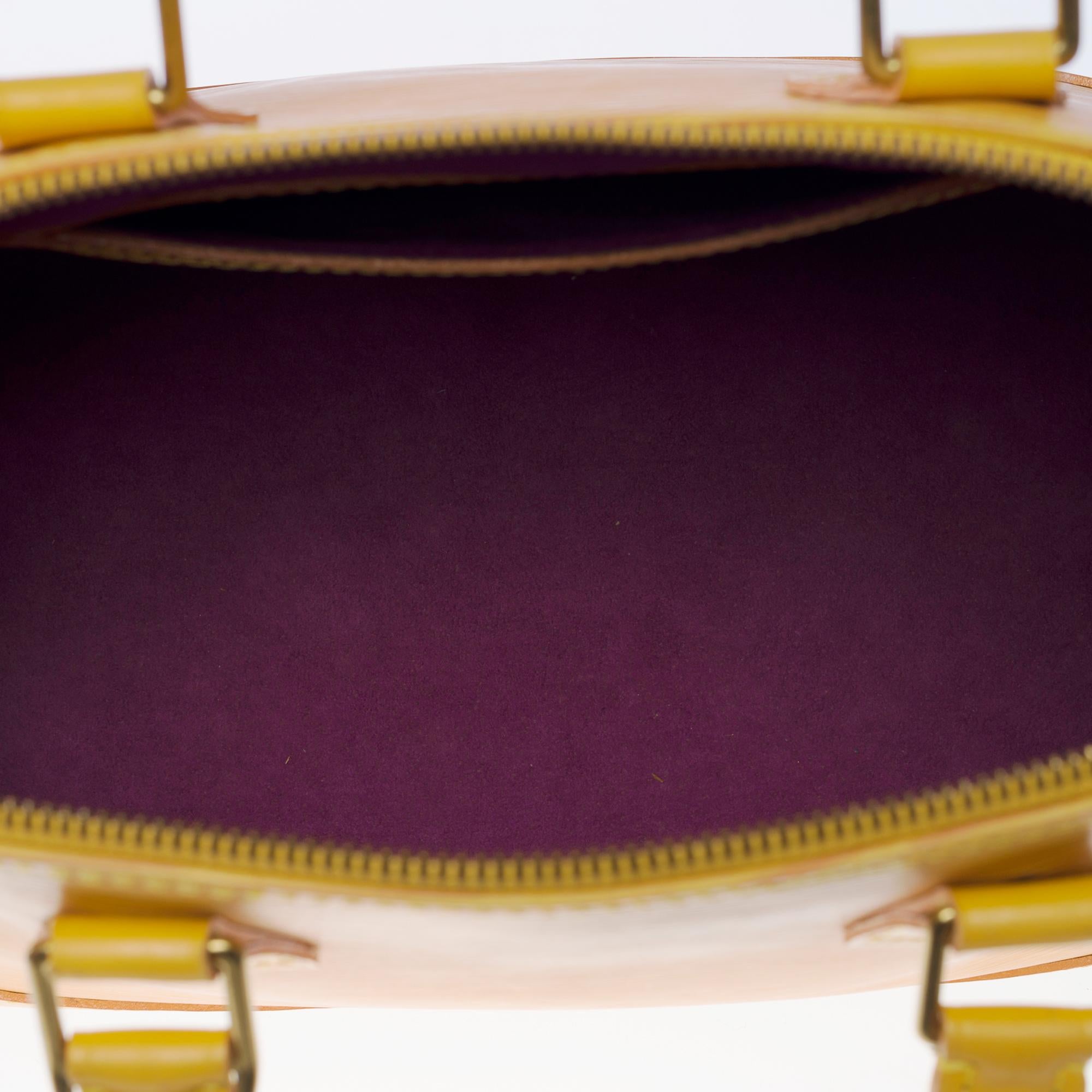 Sac à main Louis Vuitton Alma en cuir épi jaune avec détails dorés en vente 3