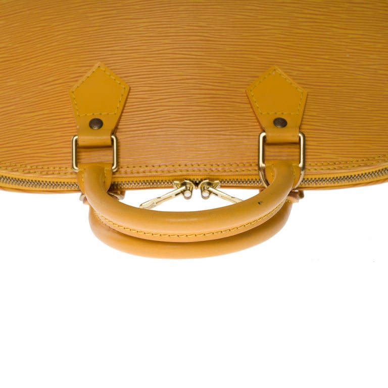 Louis Vuitton Alma handbag in Yellow epi leather with gold hardware For Sale 5