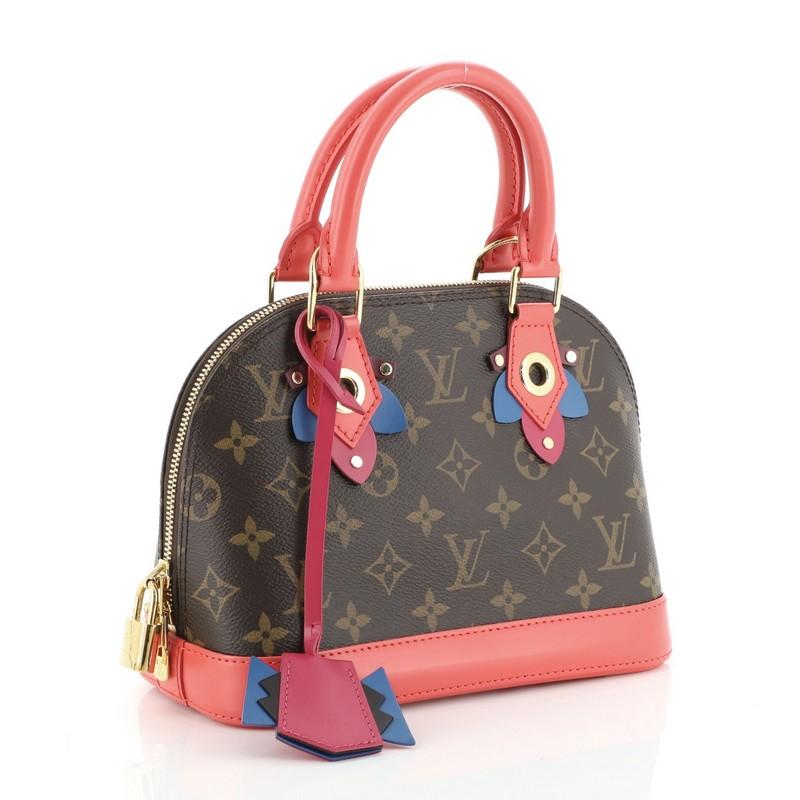 Condition: Great. Minimal wear on exterior and in interior, scratches on hardware. 
Accessories: Keys, Lock, Clochette, With Strap 
Measurements: Handle Drop 4