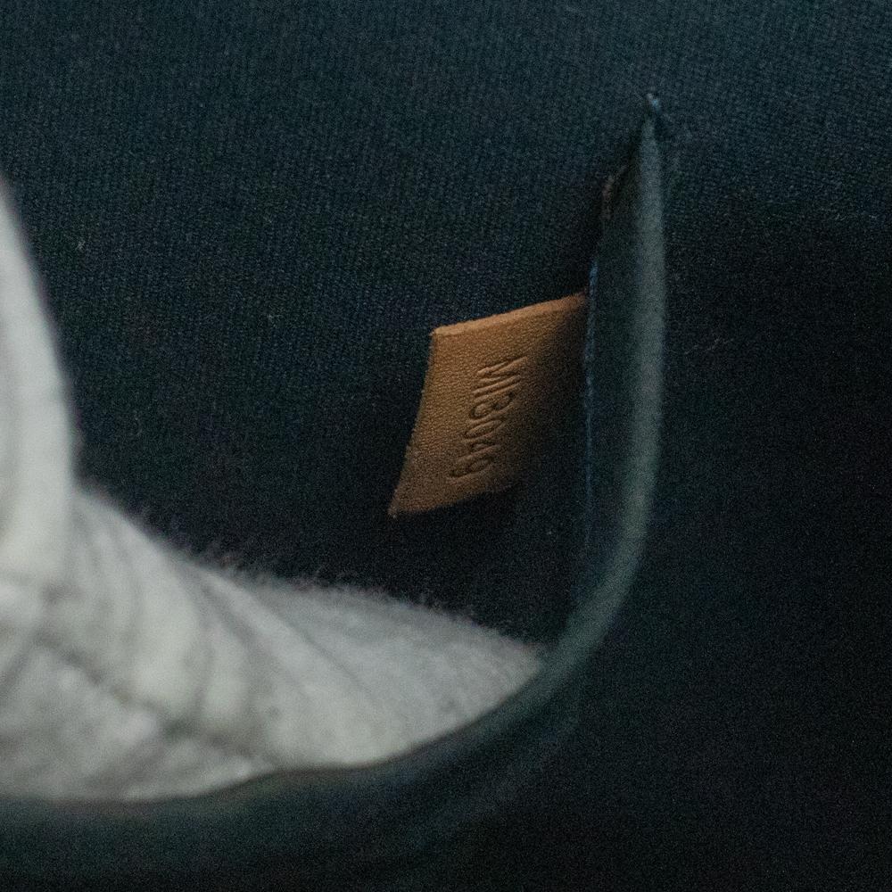 LOUIS VUITTON, Alma aus blauem Lackleder im Angebot 2