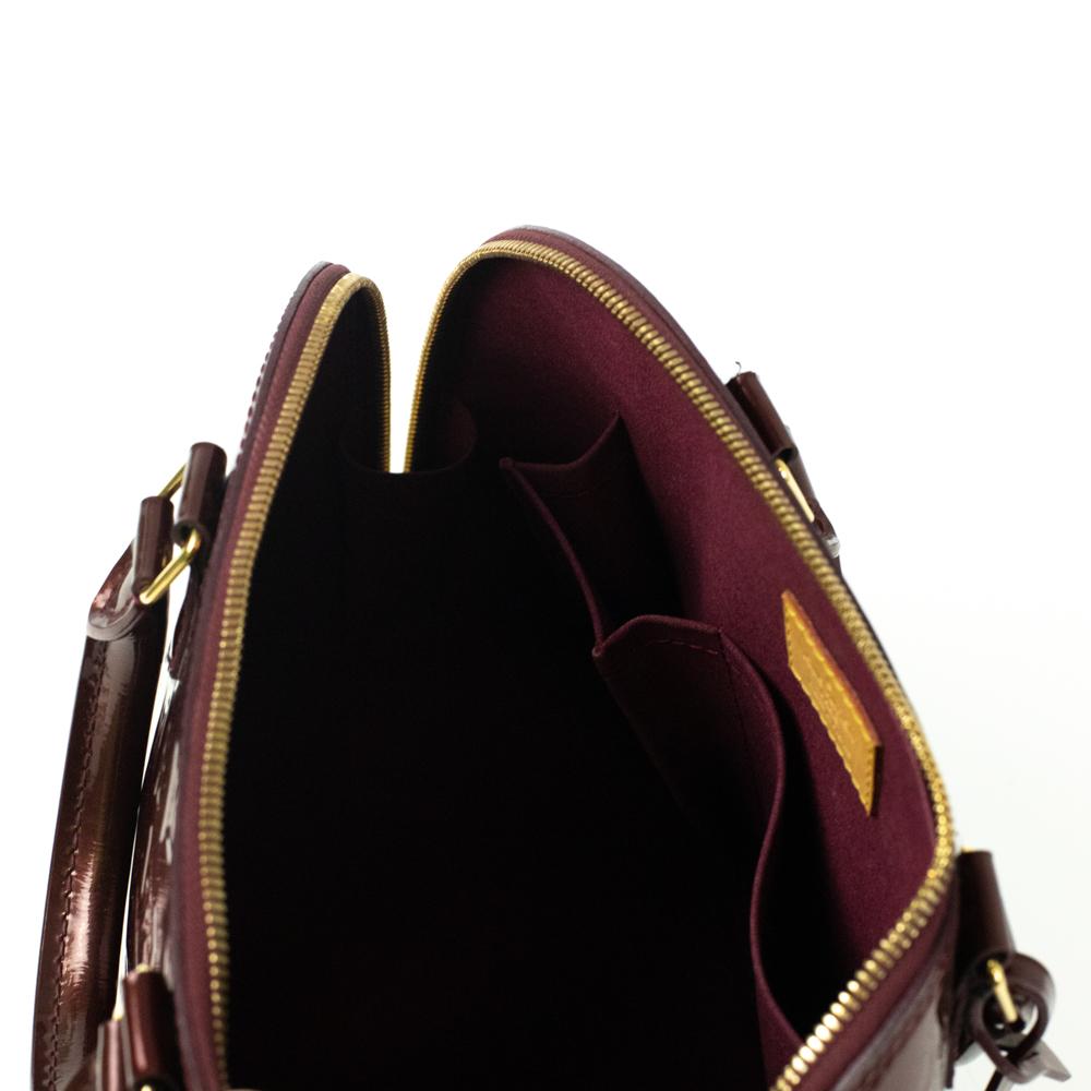 LOUIS VUITTON, Alma aus burgunderrotem Lackleder Damen