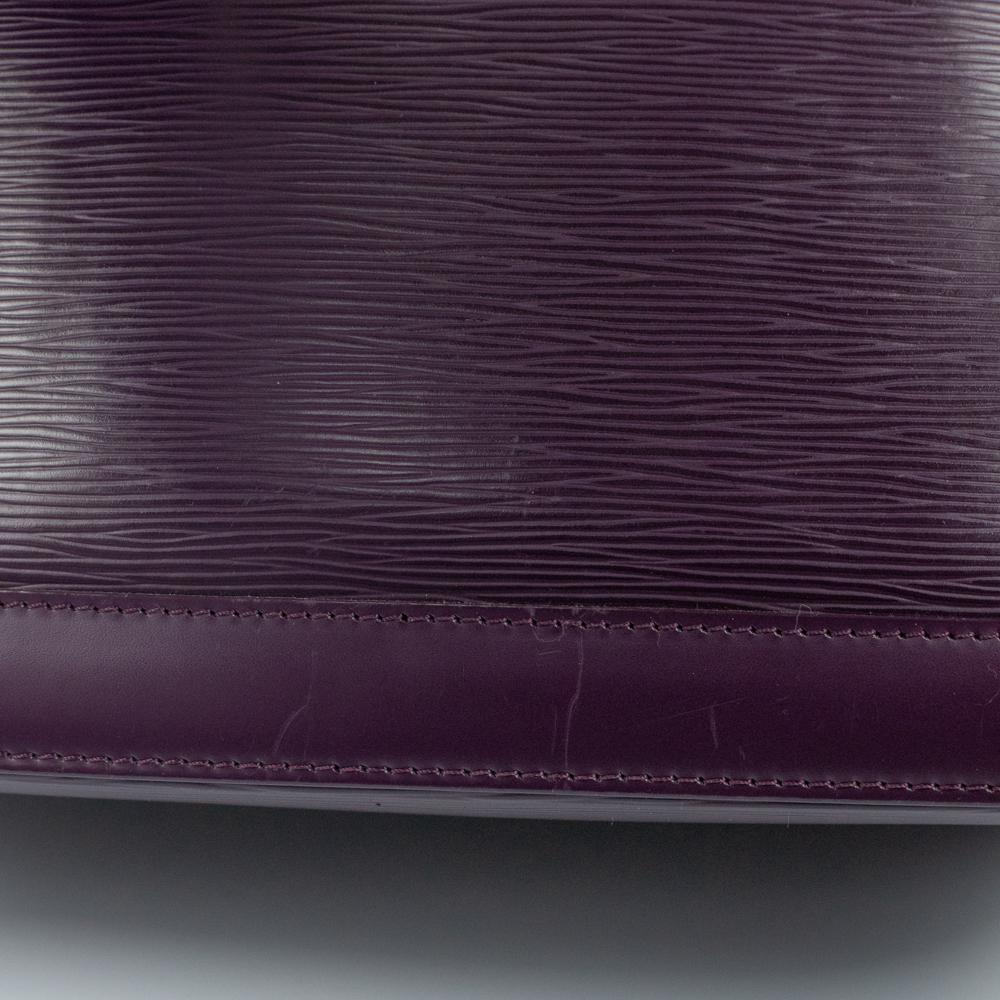 LOUIS VUITTON, Alma in purple épi leather For Sale 9