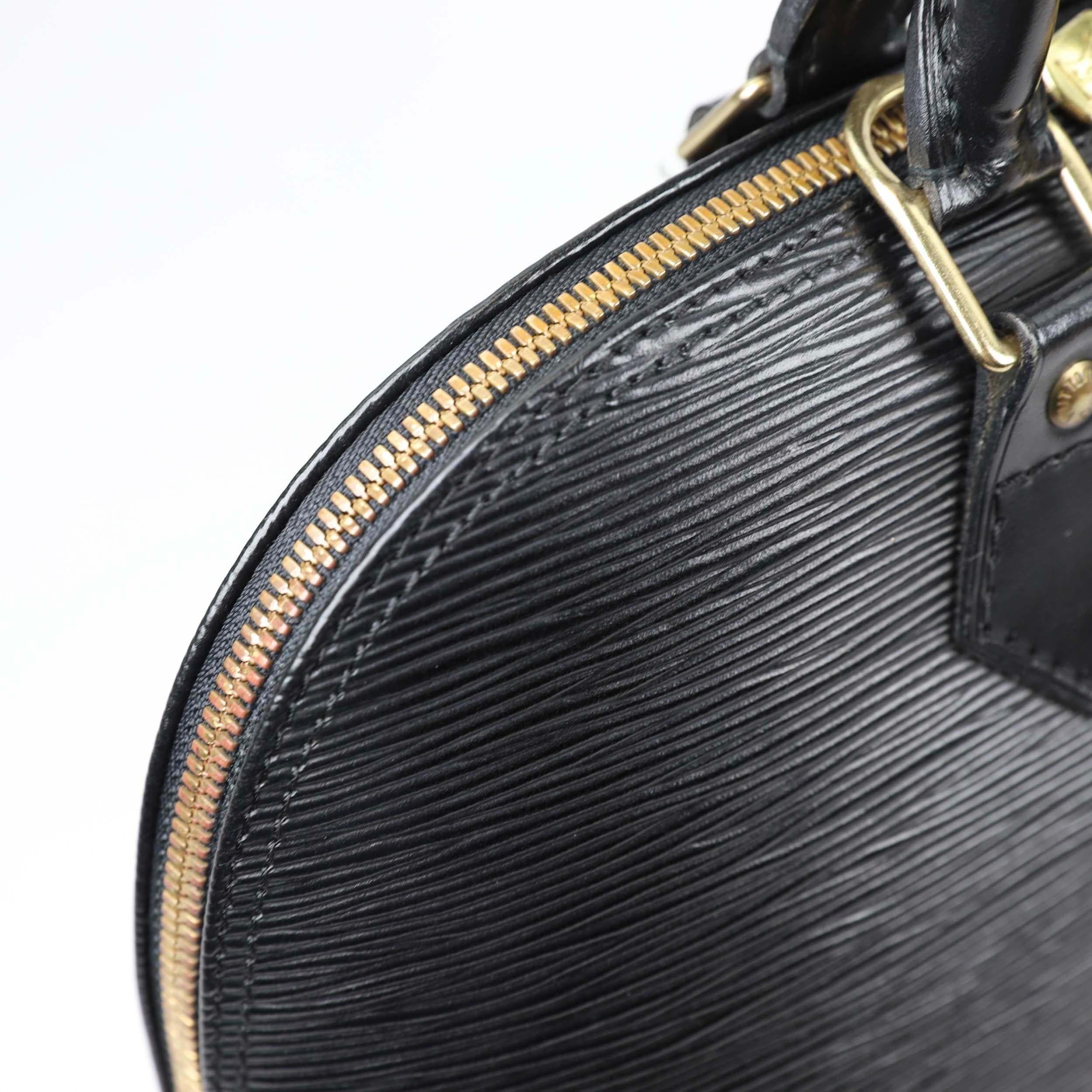 Louis Vuitton Alma leather handbag For Sale 6