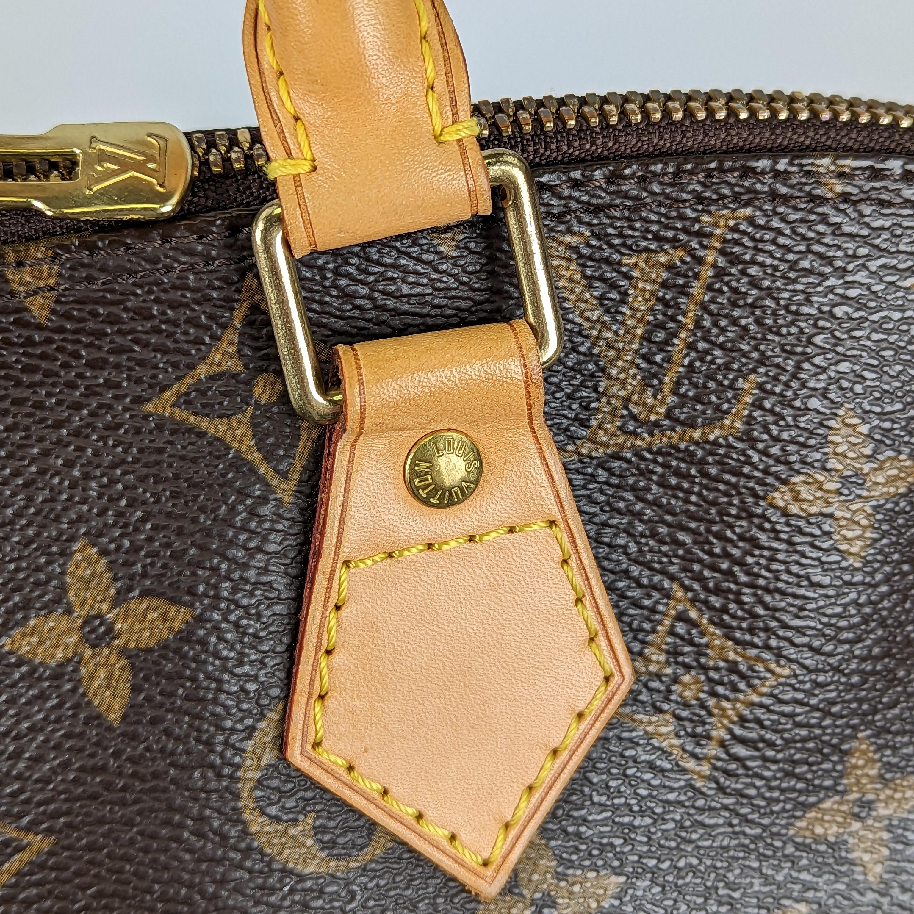 Louis Vuitton Alma leather handbag For Sale 9