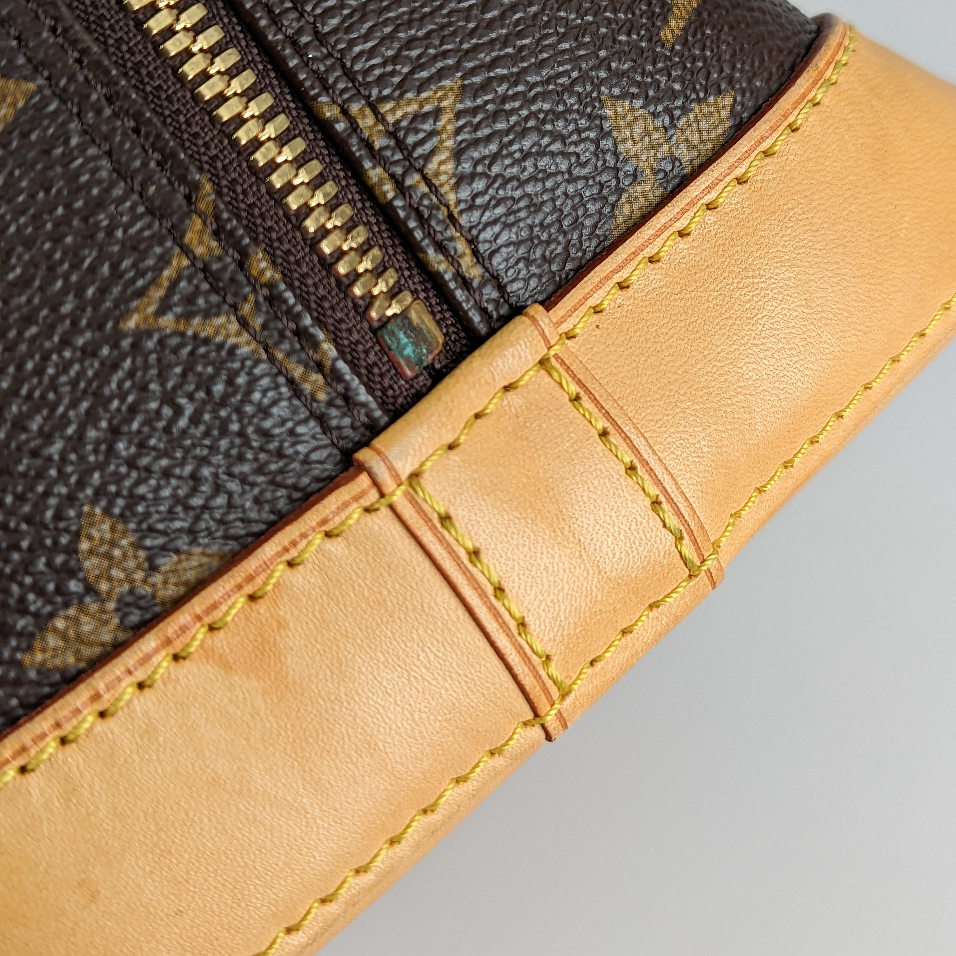 Louis Vuitton Alma leather handbag For Sale 11