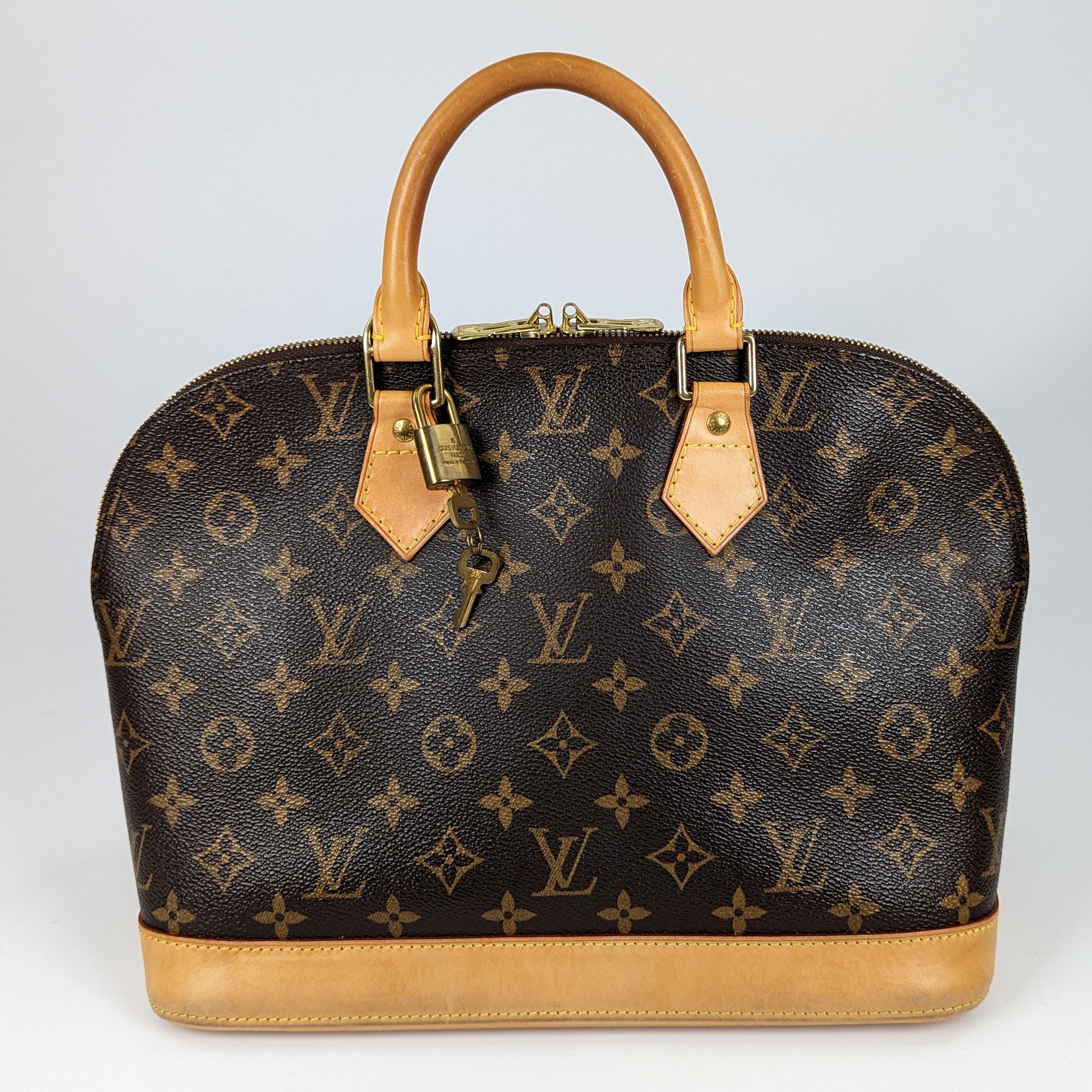 Louis Vuitton Alma leather handbag For Sale 1