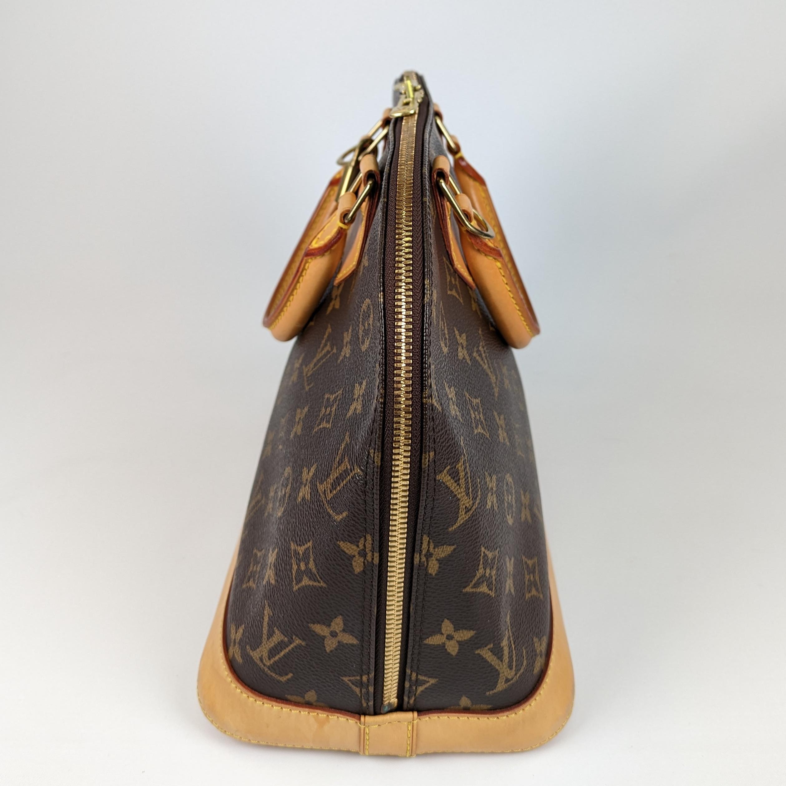 Louis Vuitton Alma leather handbag For Sale 2