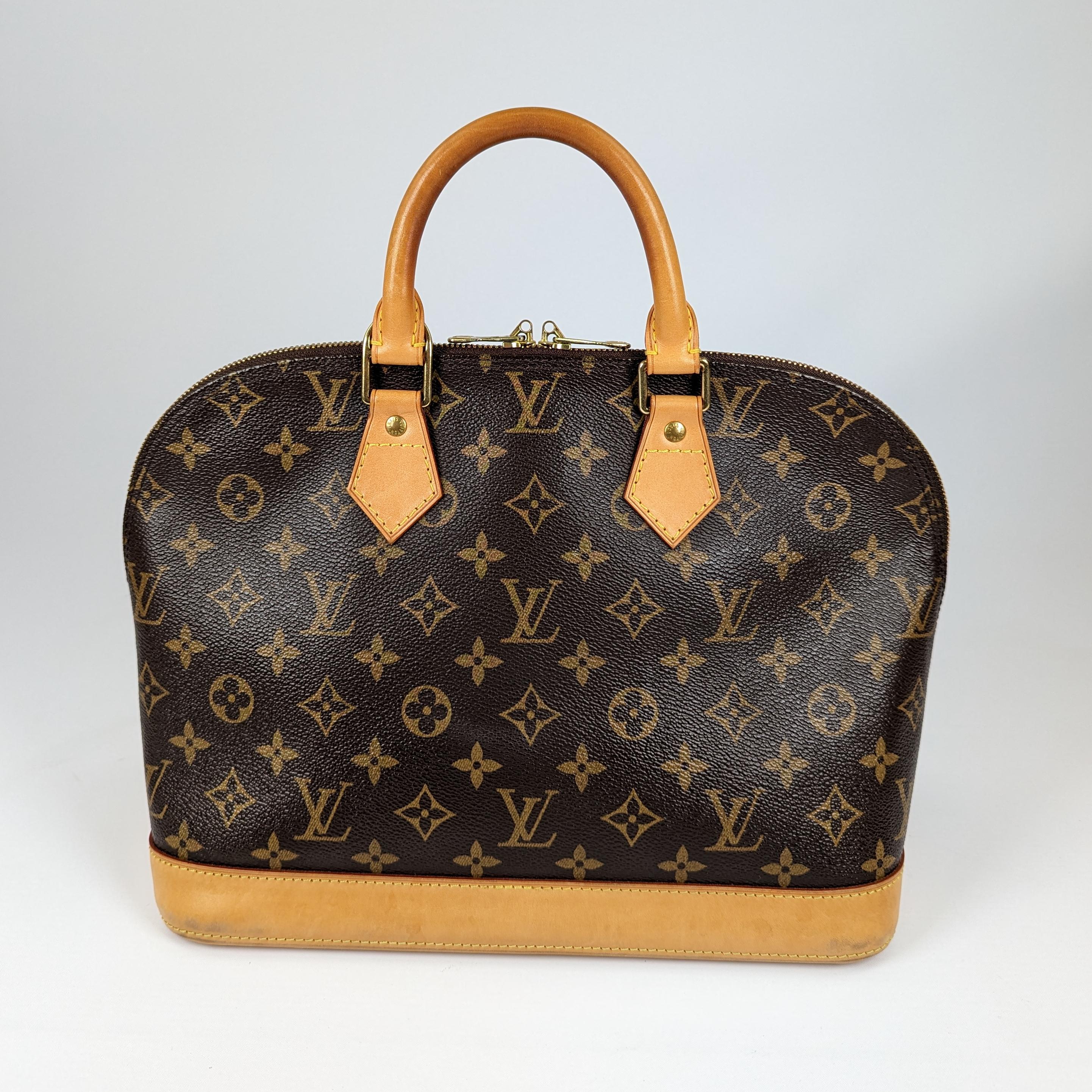 Louis Vuitton Alma leather handbag For Sale 3