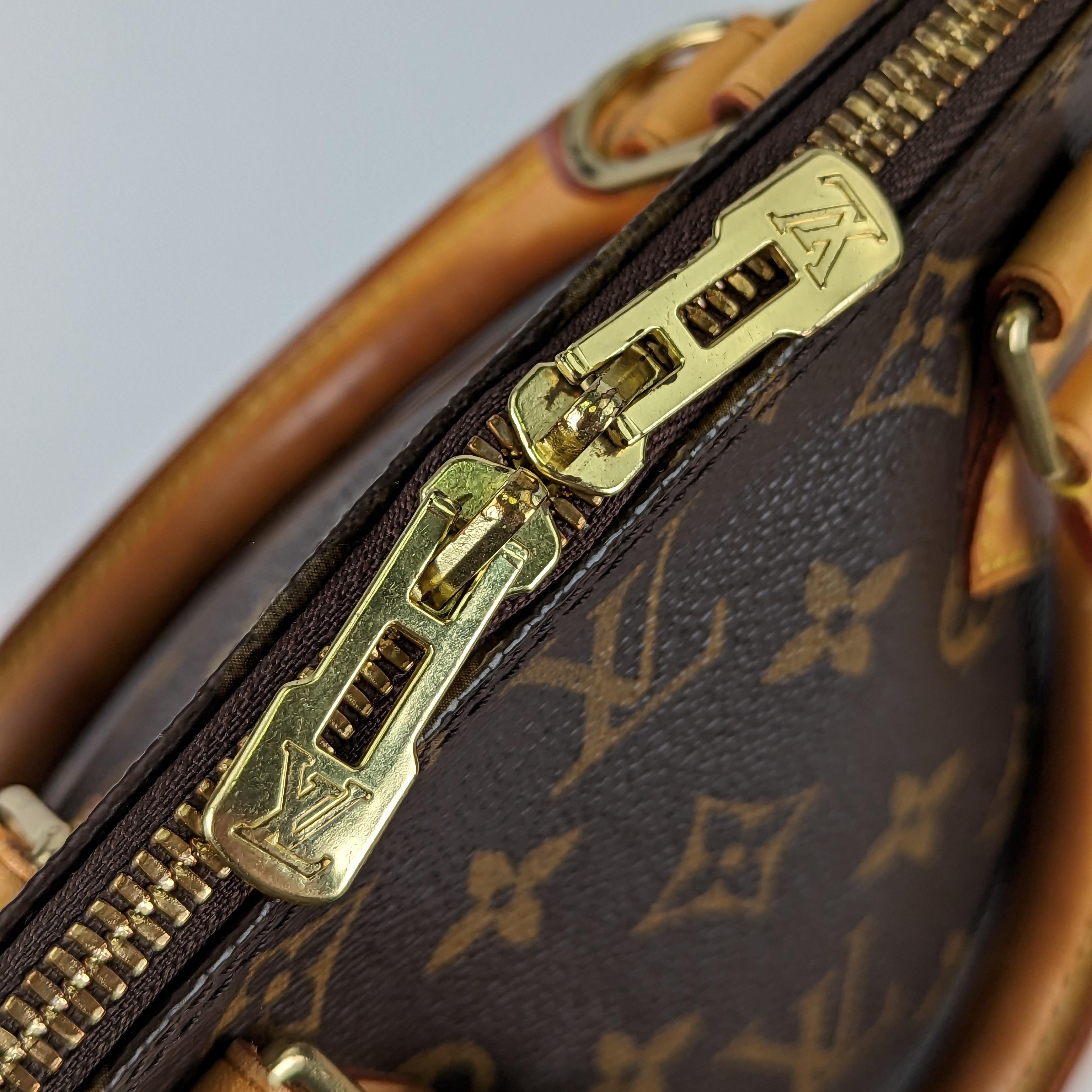 Louis Vuitton Alma leather handbag For Sale 5