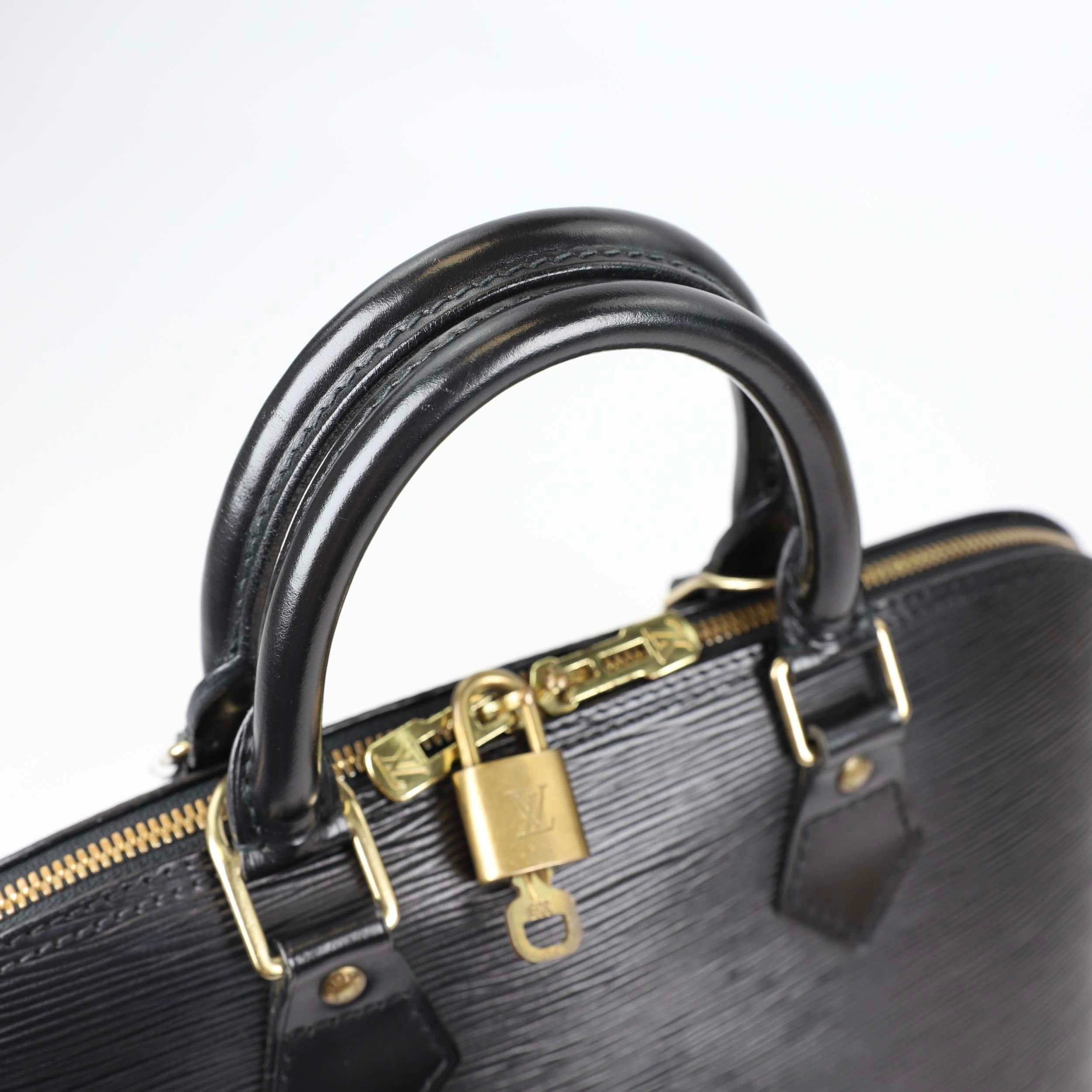 Louis Vuitton Alma leather handbag For Sale 5