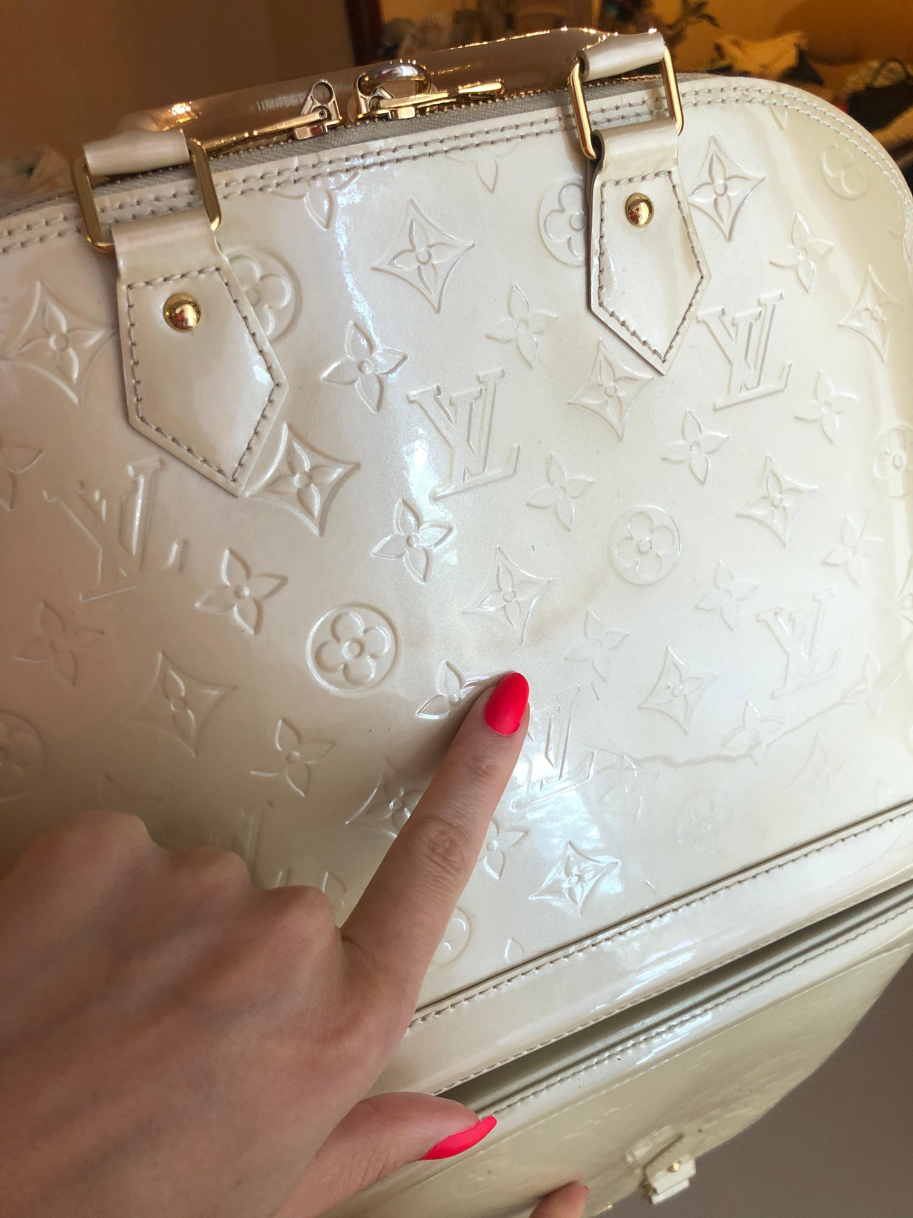 Louis Vuitton Alma PM Bag In Good Condition For Sale In New York, NY