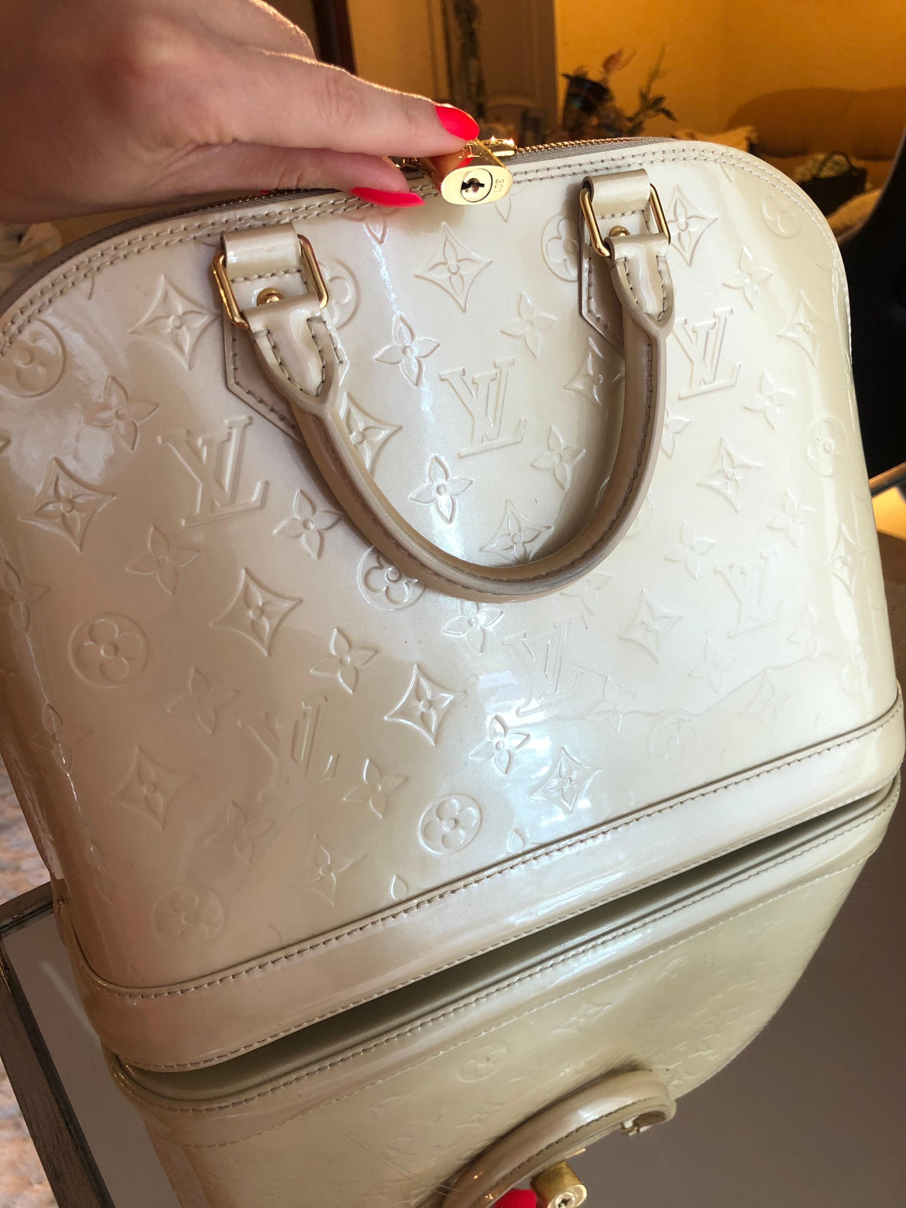Women's or Men's Louis Vuitton Alma PM Bag For Sale
