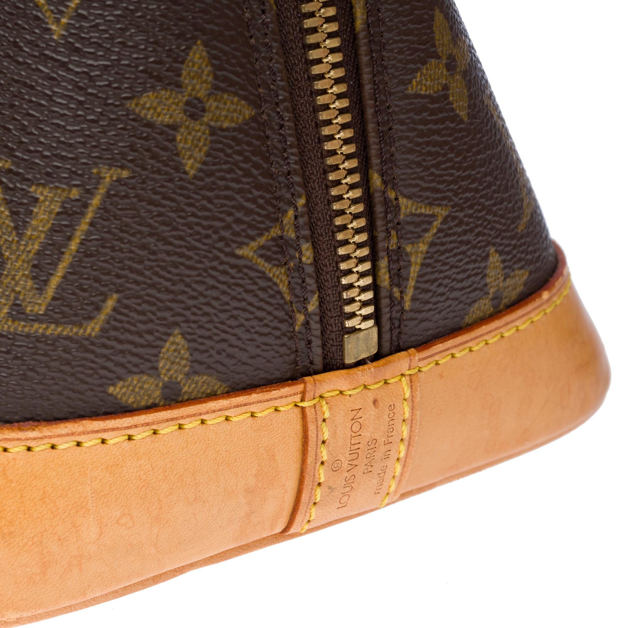 Sac à main Louis Vuitton Alma PM en toile enduite monogramme marron, GHW en vente 1