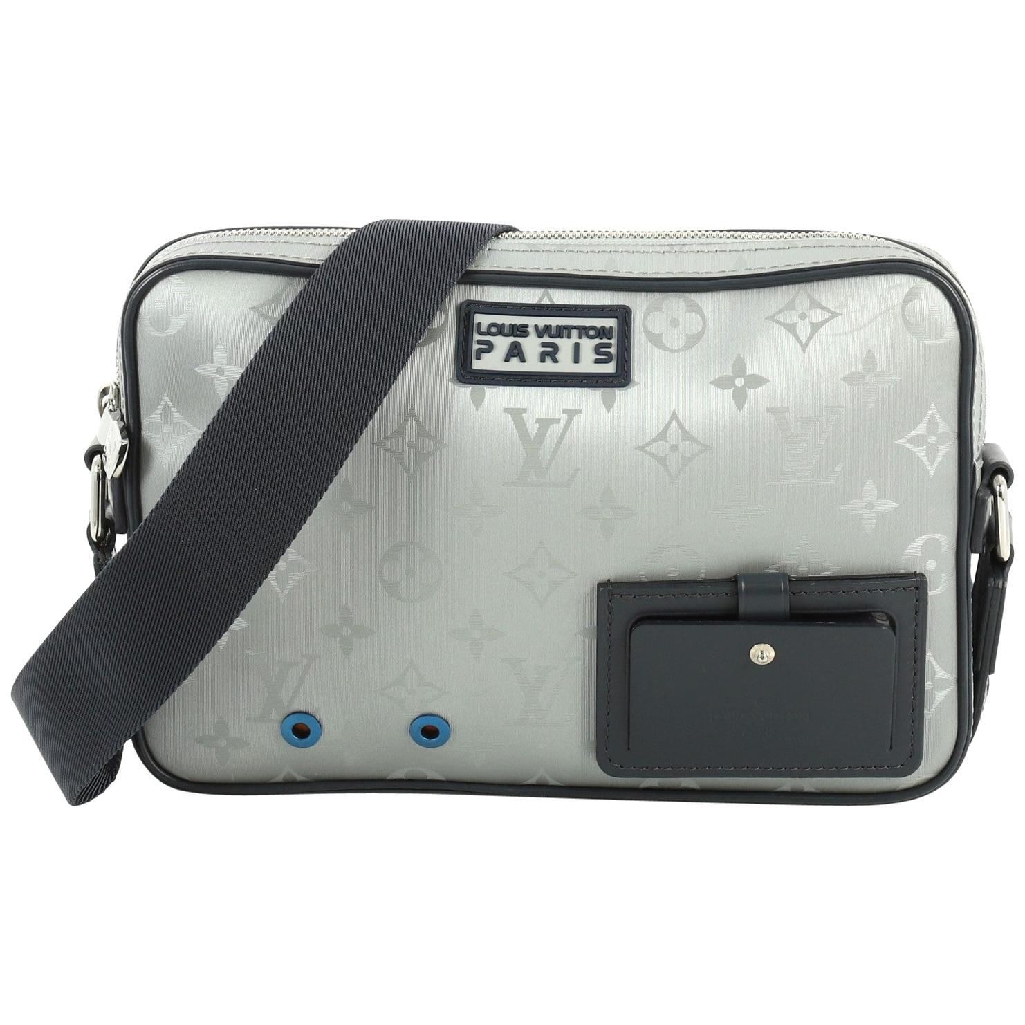 Louis Vuitton Gray Monogram Satellite Alpha Messenger Black Grey Cloth  ref.958249 - Joli Closet