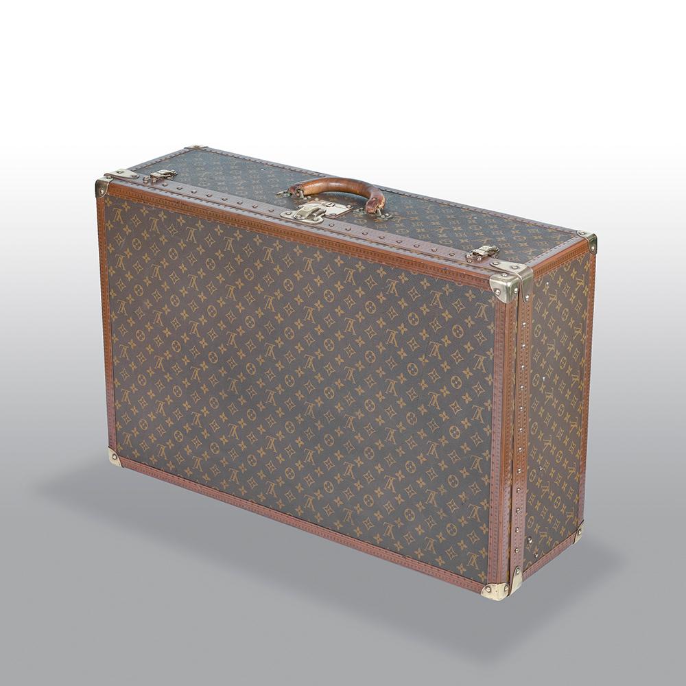 The Alzer suitcase is a symbol of both affluence and convenience. It is also a symbol of traditional Louis Vuitton travel. This suitcase has been in production for several decades, and is still one of the most sought after pieces of luxury luggage.