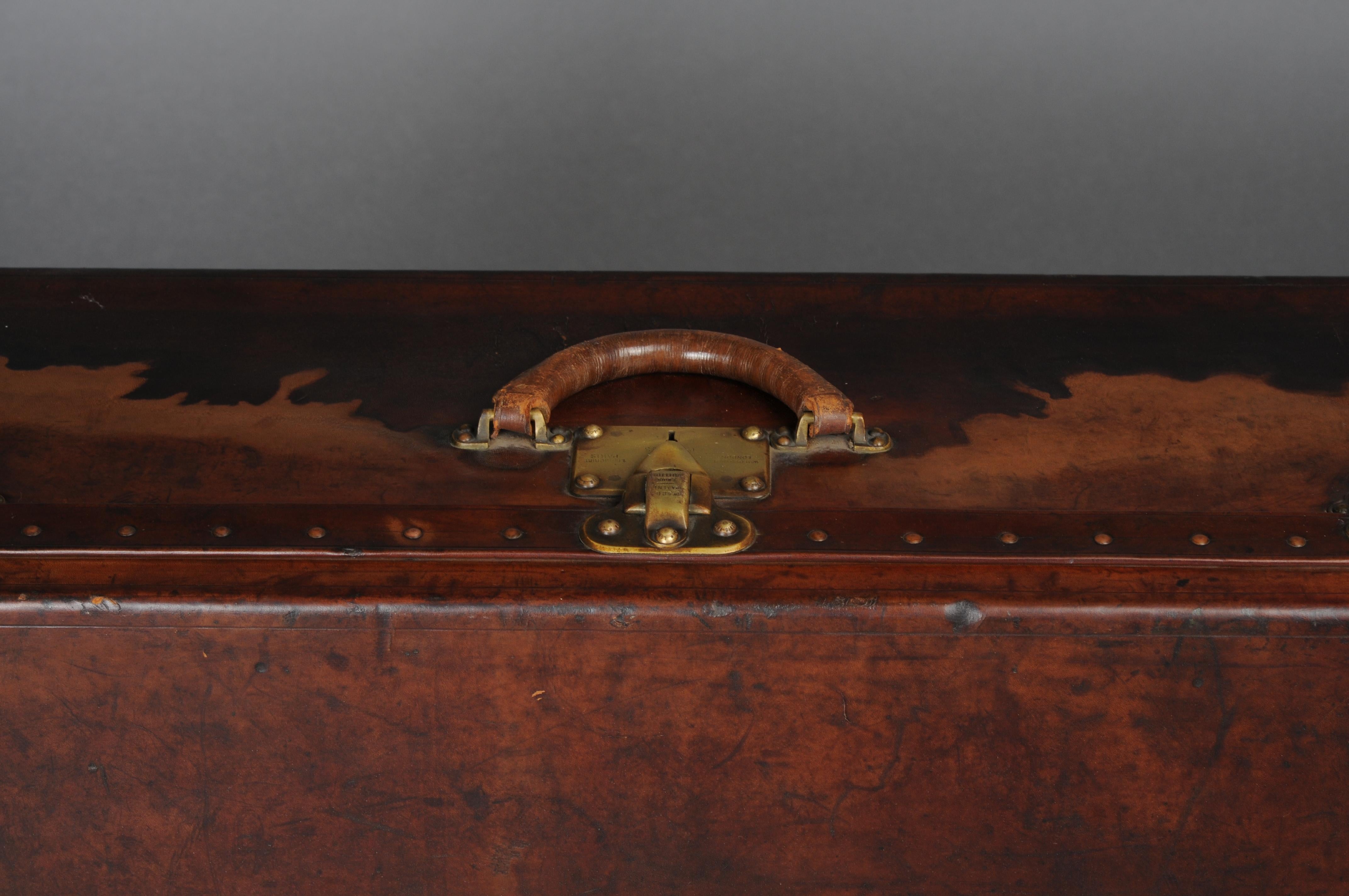 Louis Vuitton Alzer 80 Trunk luggage  Vintage London Leather For Sale 6