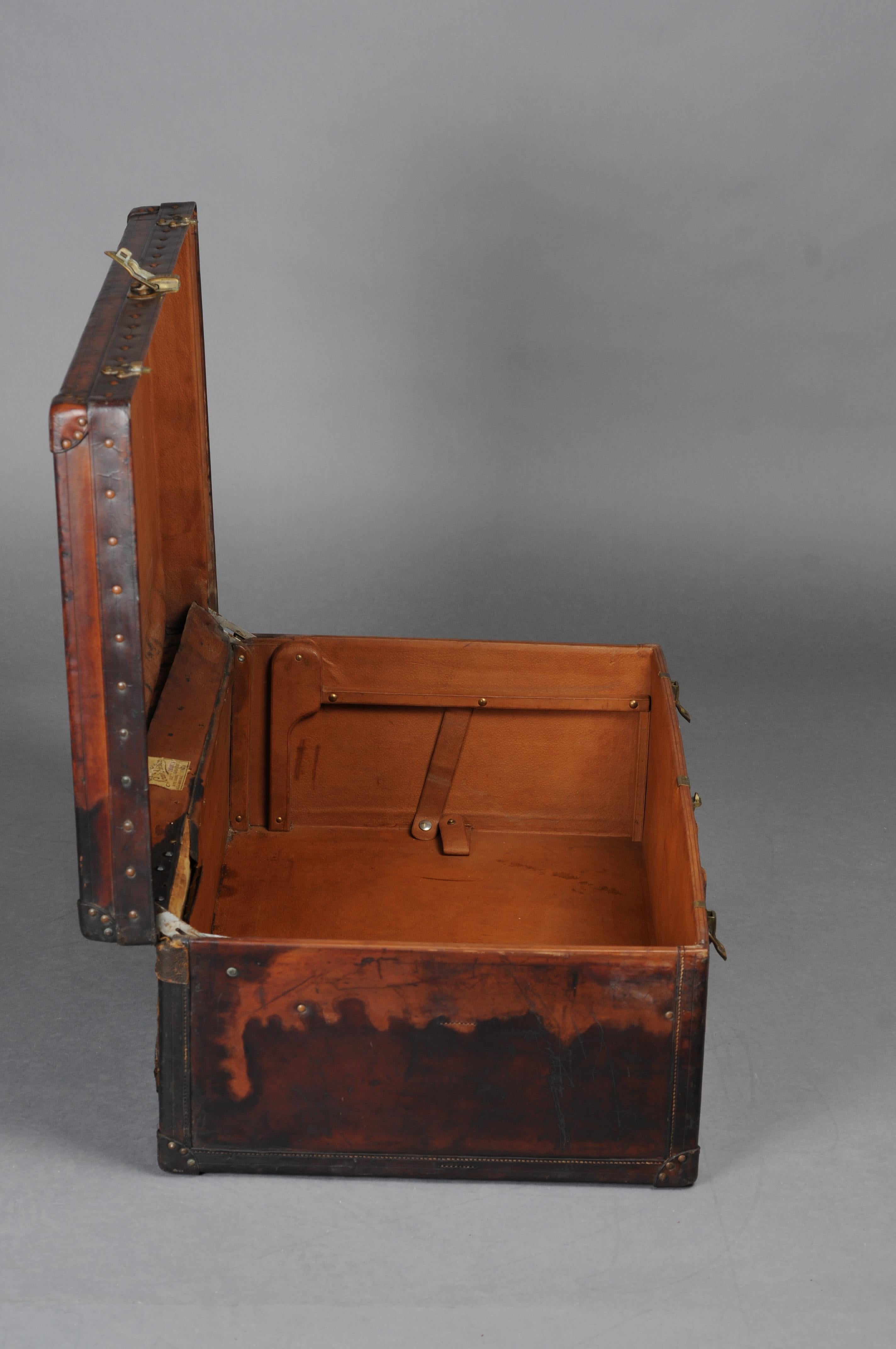 Louis Vuitton Alzer 80 Trunk luggage  Vintage London Leather For Sale 7
