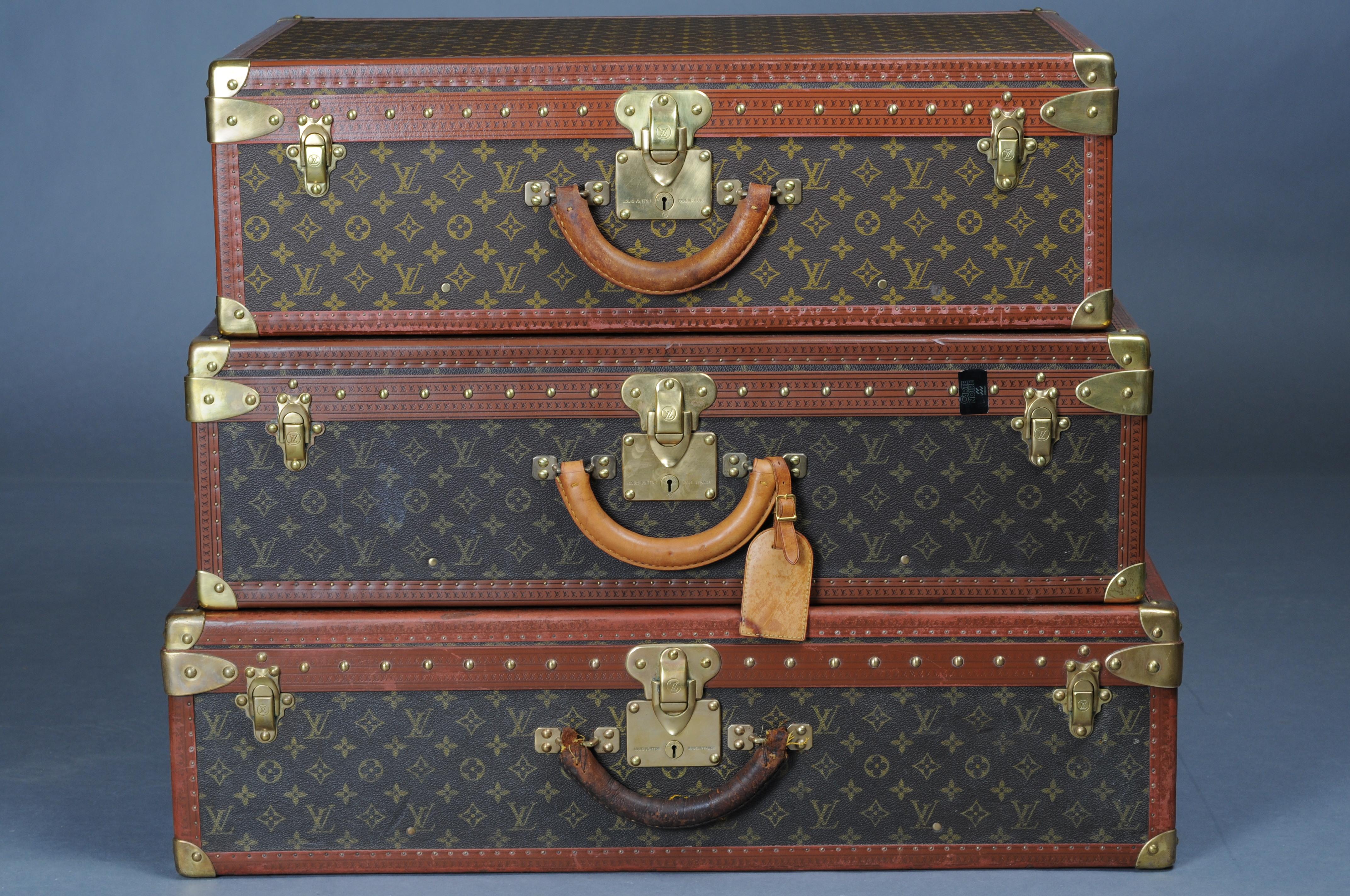 Sammlung von 3 Koffern
Modell Alzer
Die Koffer sind sehr gut als Dekoration geeignet
3 verschiedene Größen
Breite 80 cm, 75 cm, 70 cm
Die Koffer sind in einem historisch guten Zustand.
Sie stammen aus den 1970er-1990er Jahren

