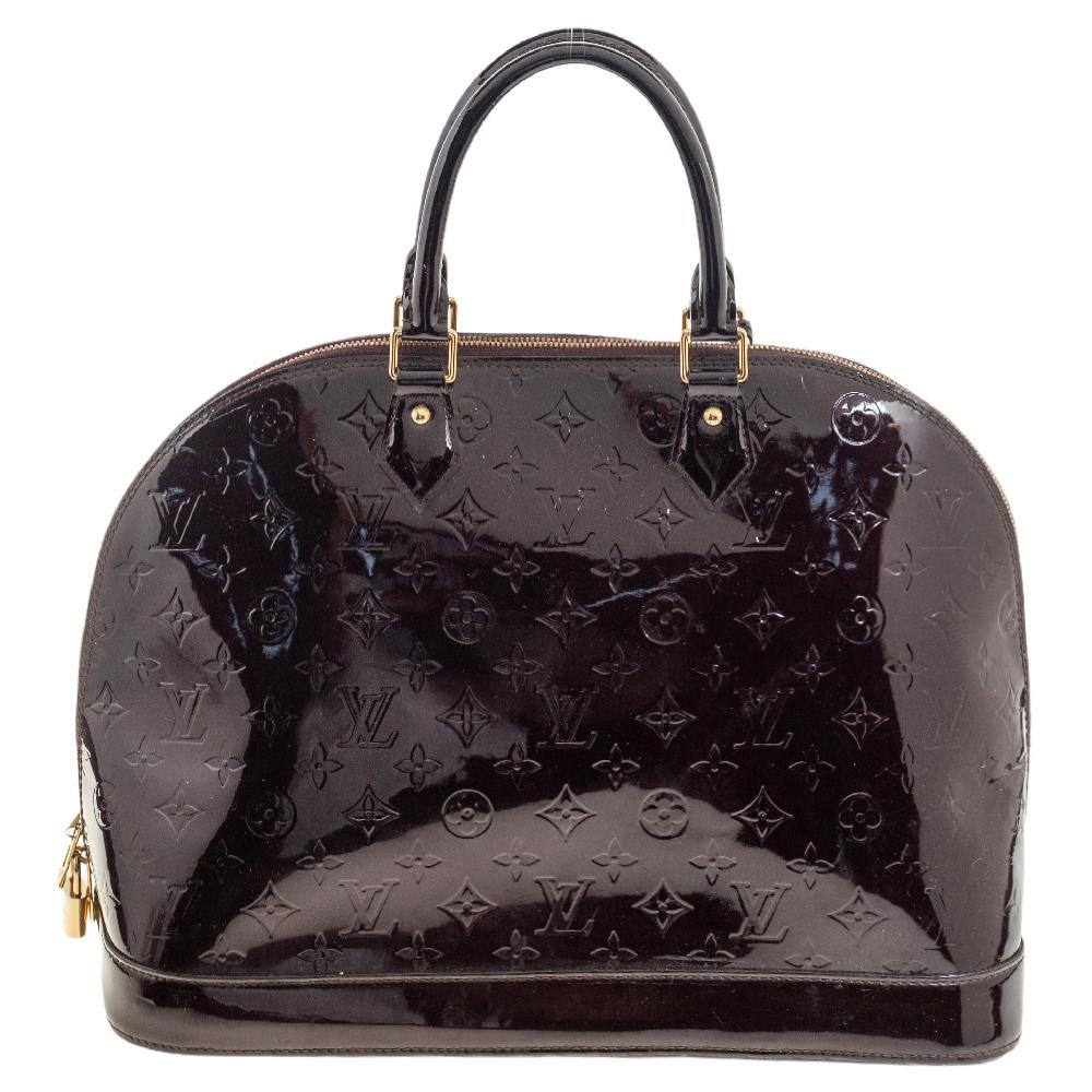 Out of all the irresistible handbags from Louis Vuitton, the Alma is the most structured one. First introduced in 1934 by Gaston-Louis Vuitton, the Alma is a classic that has received love from fashion icons. This piece comes crafted from Monogram