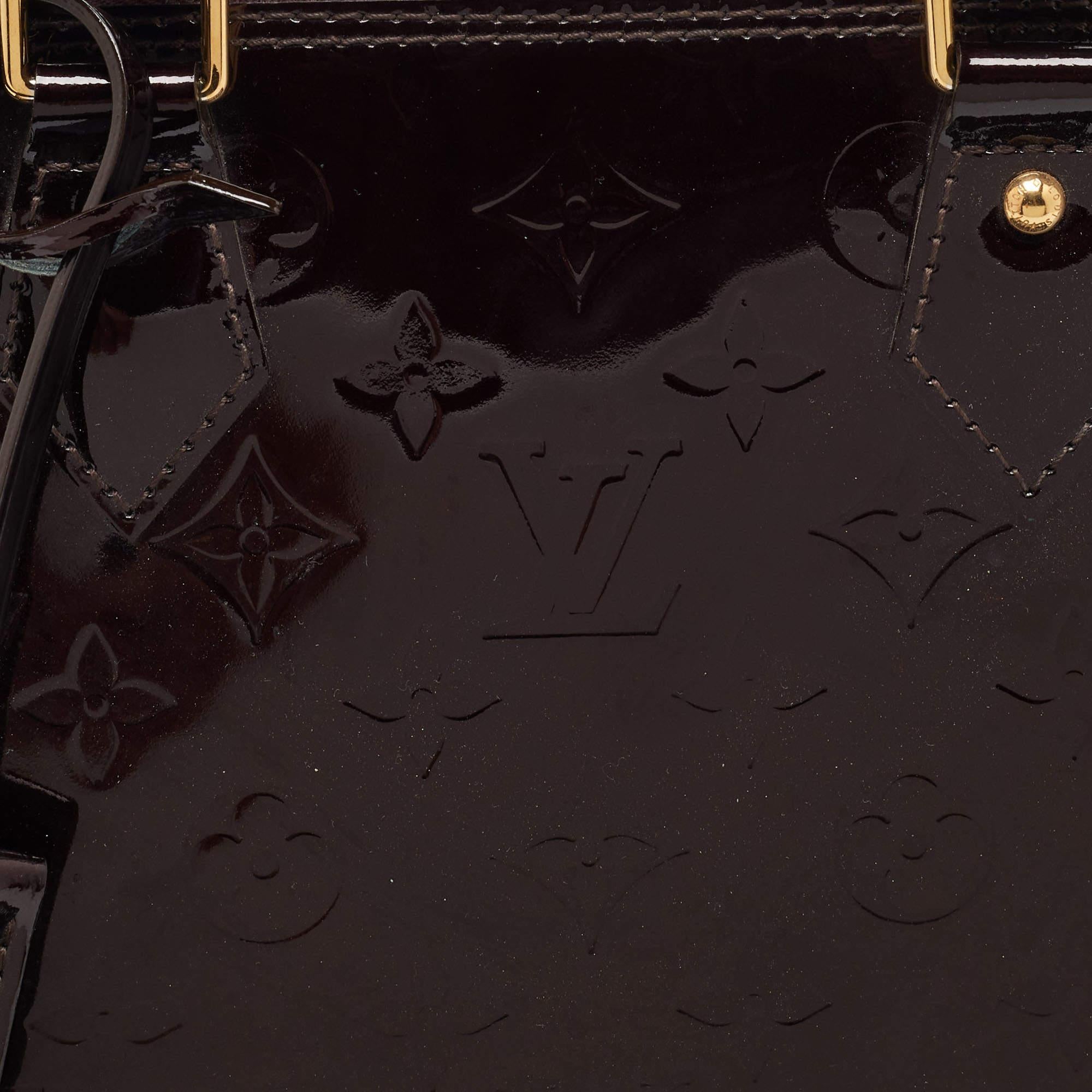 Sac Louis Vuitton Amarante Monogramme Vernis Alma PM en vente 9