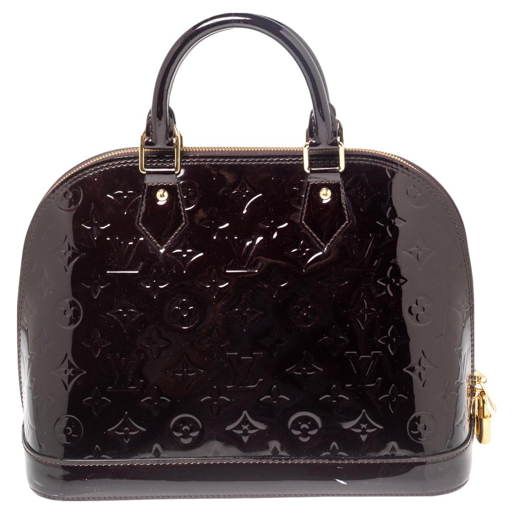 The LV Alma is a classic that has received love from icons. This piece comes crafted from Monogram Vernis, featuring double zippers with a padlock and a fabric interior. Two rolled handles are provided for you to swing it. Every closet deserves an