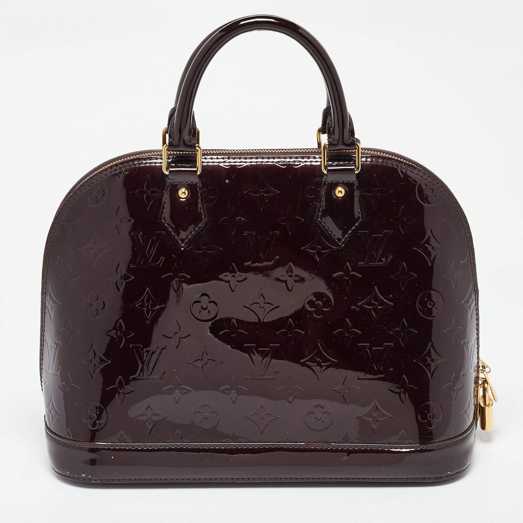 Louis Vuitton Amarante Monogram Vernis Alma PM Bag In Good Condition In Dubai, Al Qouz 2