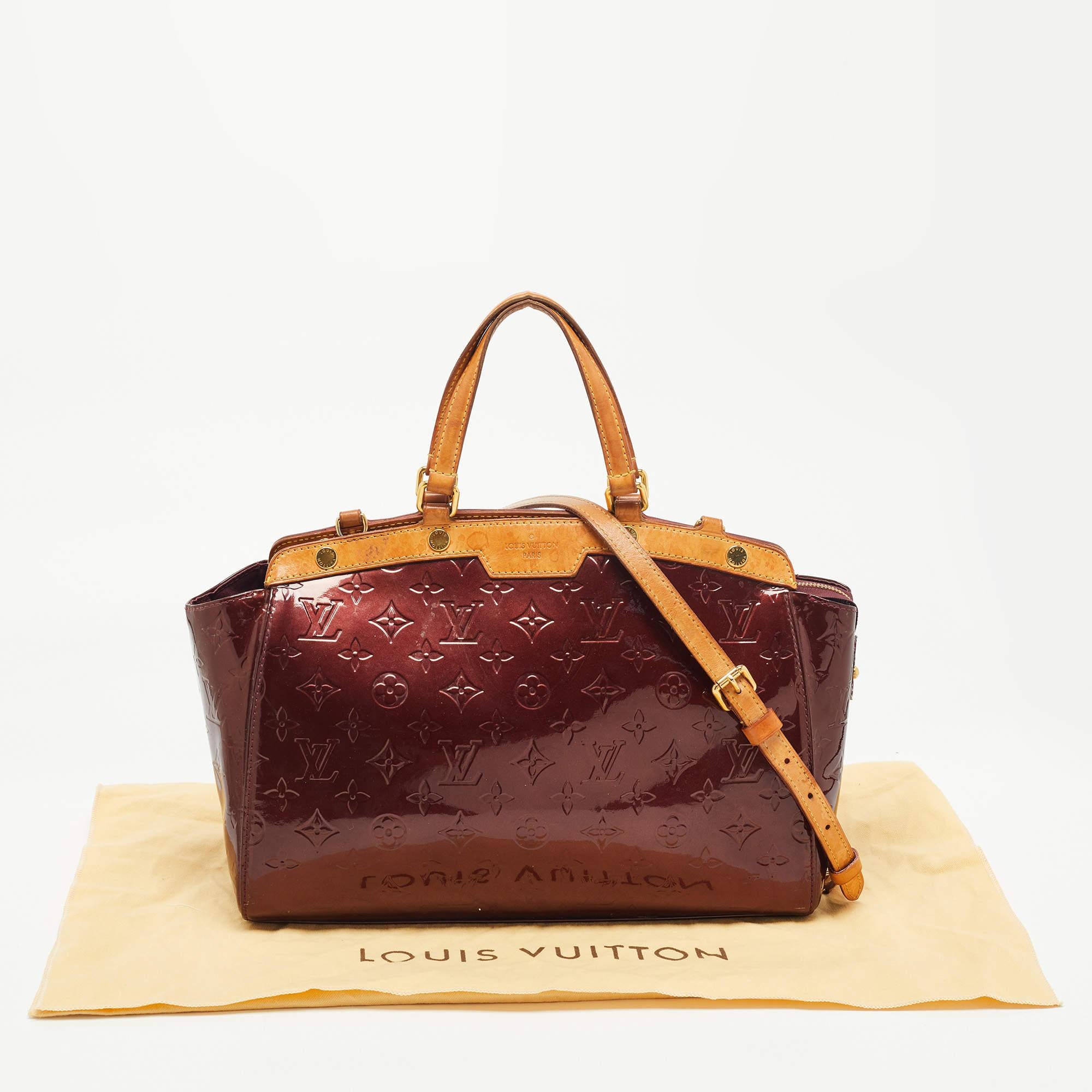 Louis Vuitton Amarante Brea MM Tasche mit Monogramm Vernis und Leder im Angebot 9