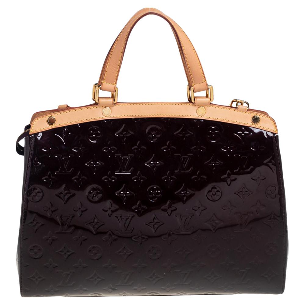 The feminine shape of Louis Vuitton's Brea is inspired by the doctor's bag. Crafted from Monogram Vernis, the bag has a stunning finish. The fabric interior is spacious and it is secured by a zipper. The bag features double handles, protective metal