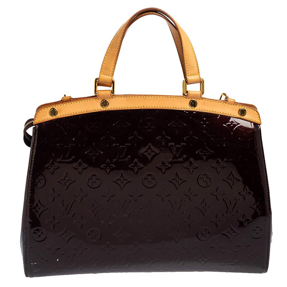 The feminine shape of Louis Vuitton's Brea is inspired by the doctor's bag. Crafted from Monogram Vernis leather in burgundy, the bag has a perfect finish. The fabric interior is spacious and it is secured by a zipper. The bag features double