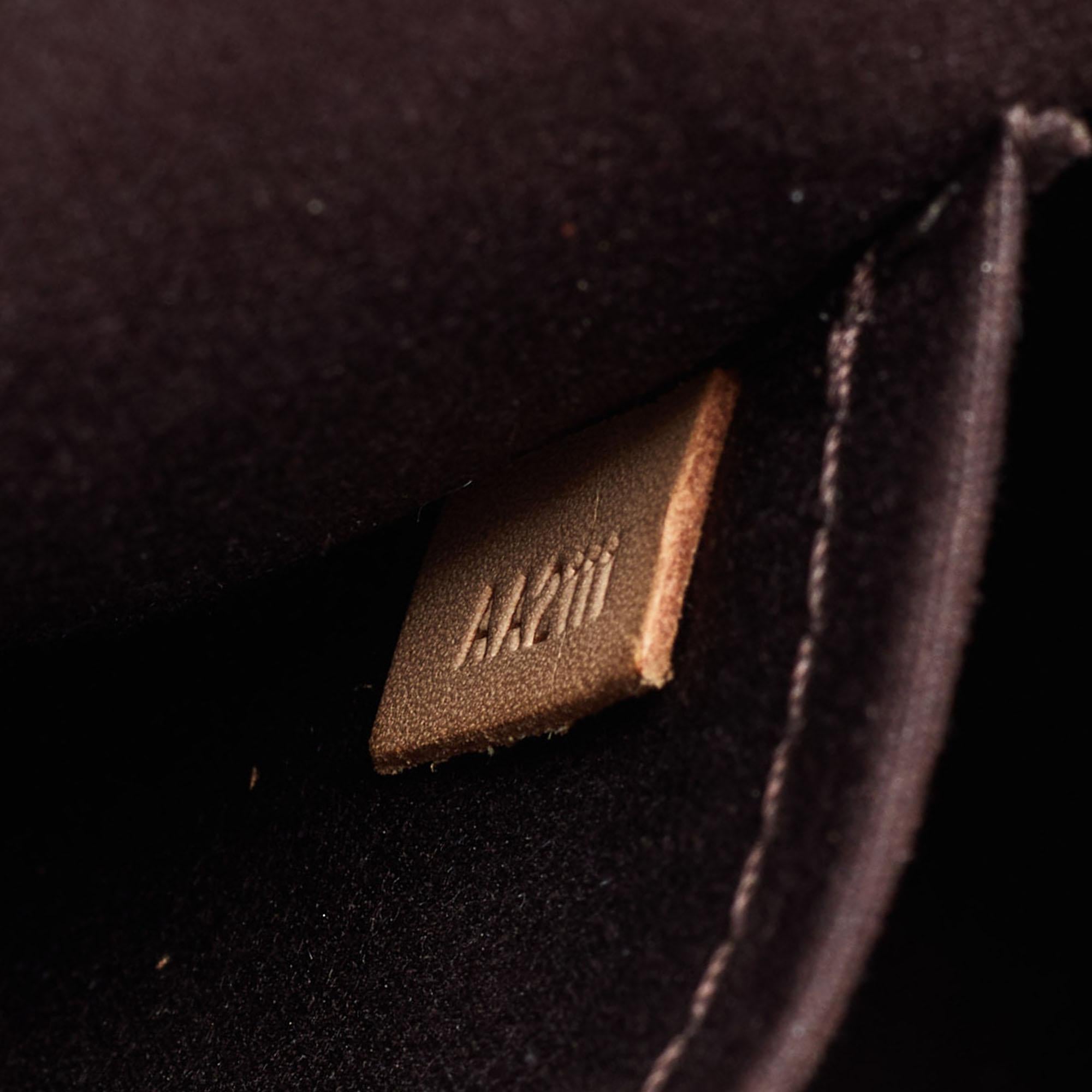 Louis Vuitton Amarante Monogrammierte Vernis Brea MM Tasche im Angebot 6