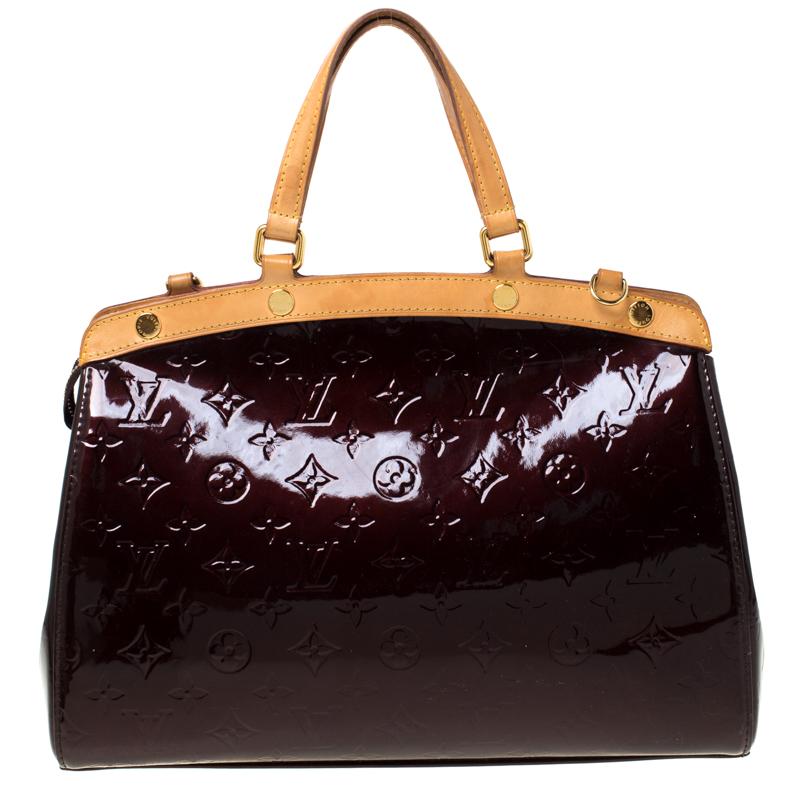The feminine shape of Louis Vuitton's Brea is inspired by the doctor's bag. Crafted from Monogram Vernis in burgundy, the bag has a perfect finish. The fabric interior is spacious and it is secured by a zipper. The bag features double handles,