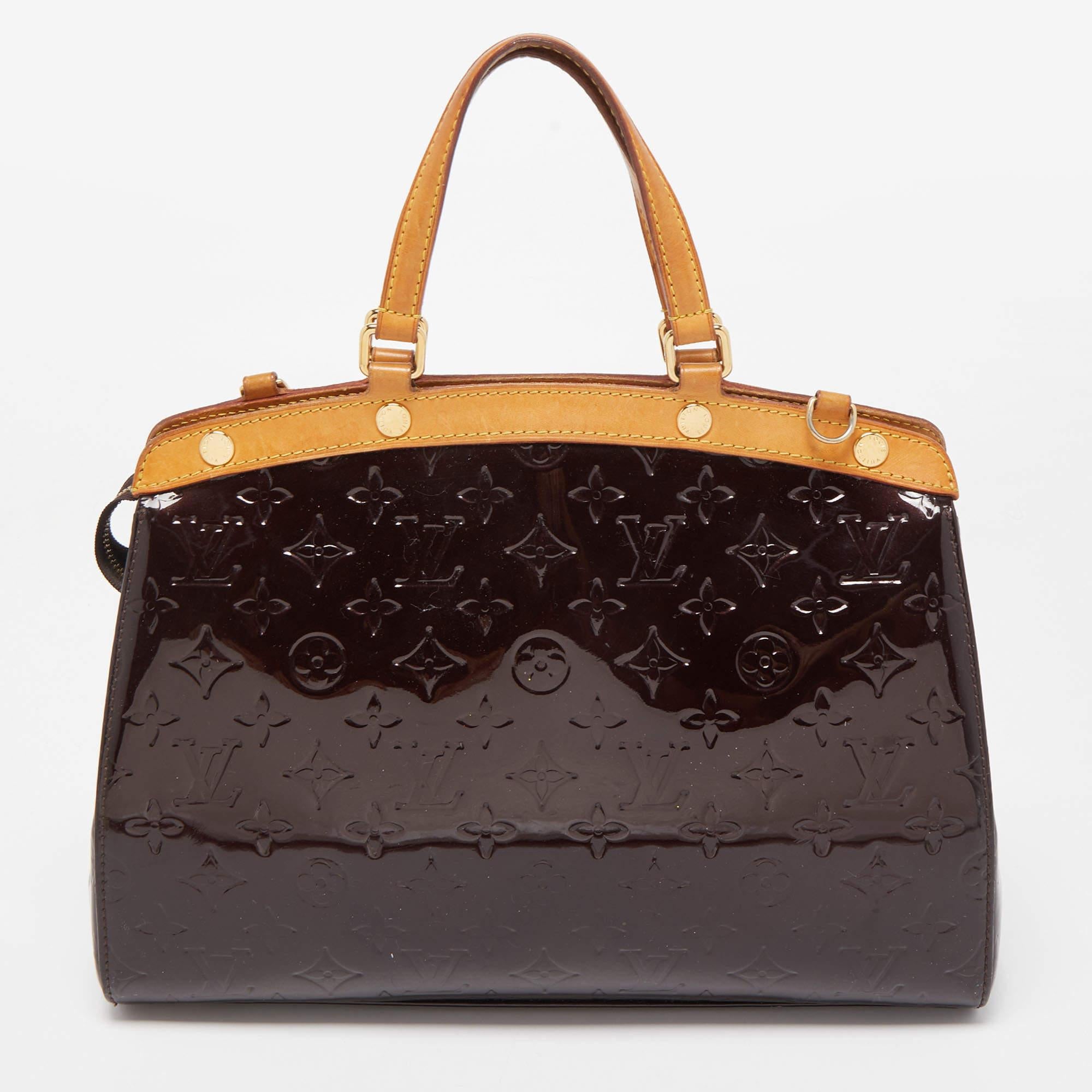 Give your essentials a stylish home with this Louis Vuitton Brea bag. Made using the best materials, the LV women's bag has an impeccable construction and the perfect finish.

Includes: Original Dustbag, Info Booklet, Strap

