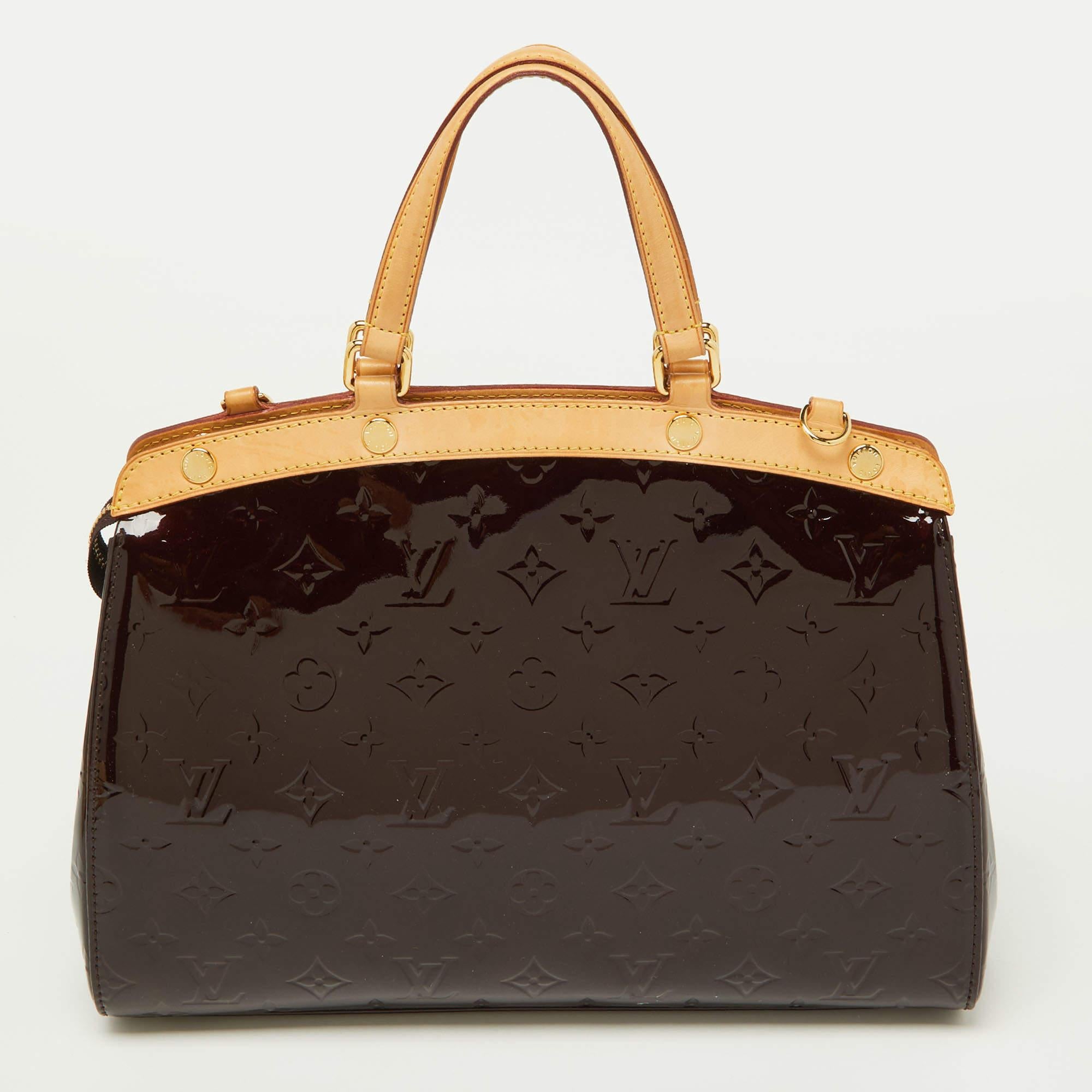 A classic handbag comes with the promise of enduring appeal, boosting your style time and again. This LV Brea bag is one such creation. It’s a fine purchase.

Includes: Original Dustbag, Detachable Strap

