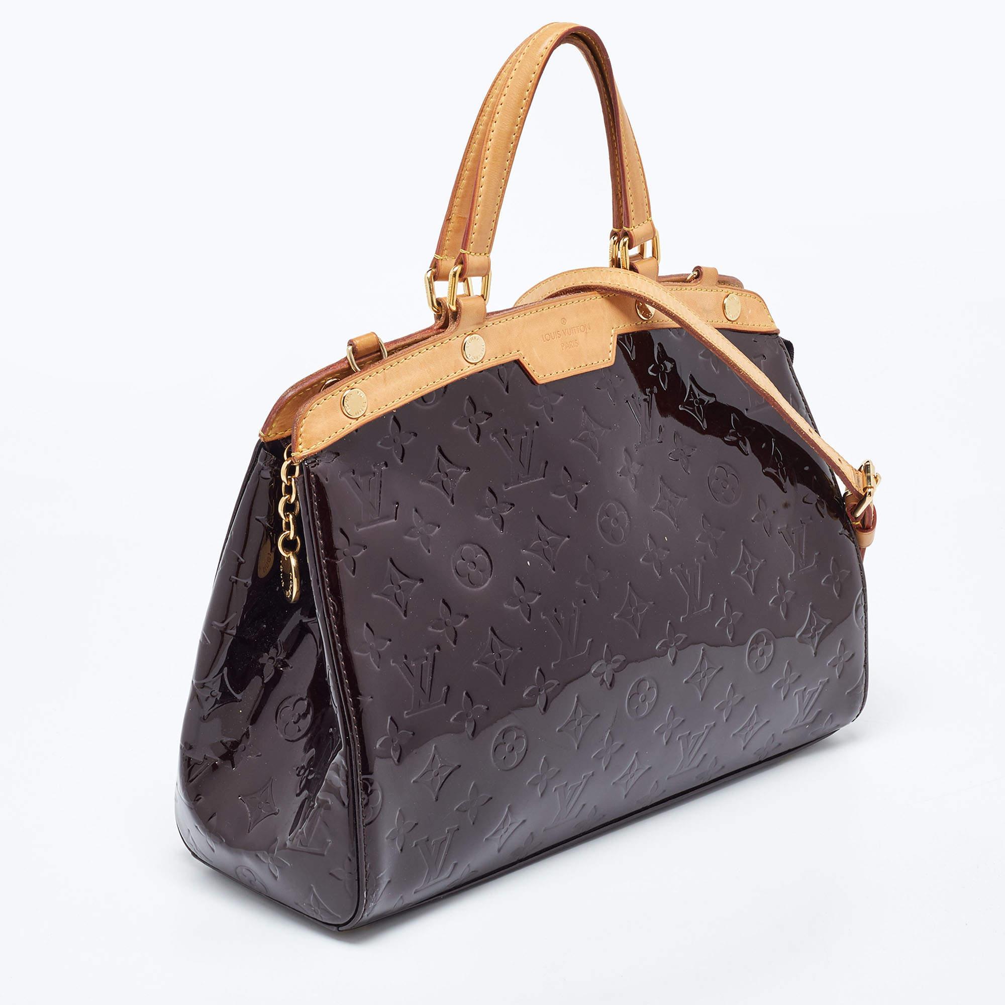 This Brea MM bag from the House of Louis Vuitton will definitely sway you away with its precise shape, style, and design. It is made from Amarante Monogram Vernis into a structured, neat silhouette. It flaunts gold-toned fittings, dual top handles,