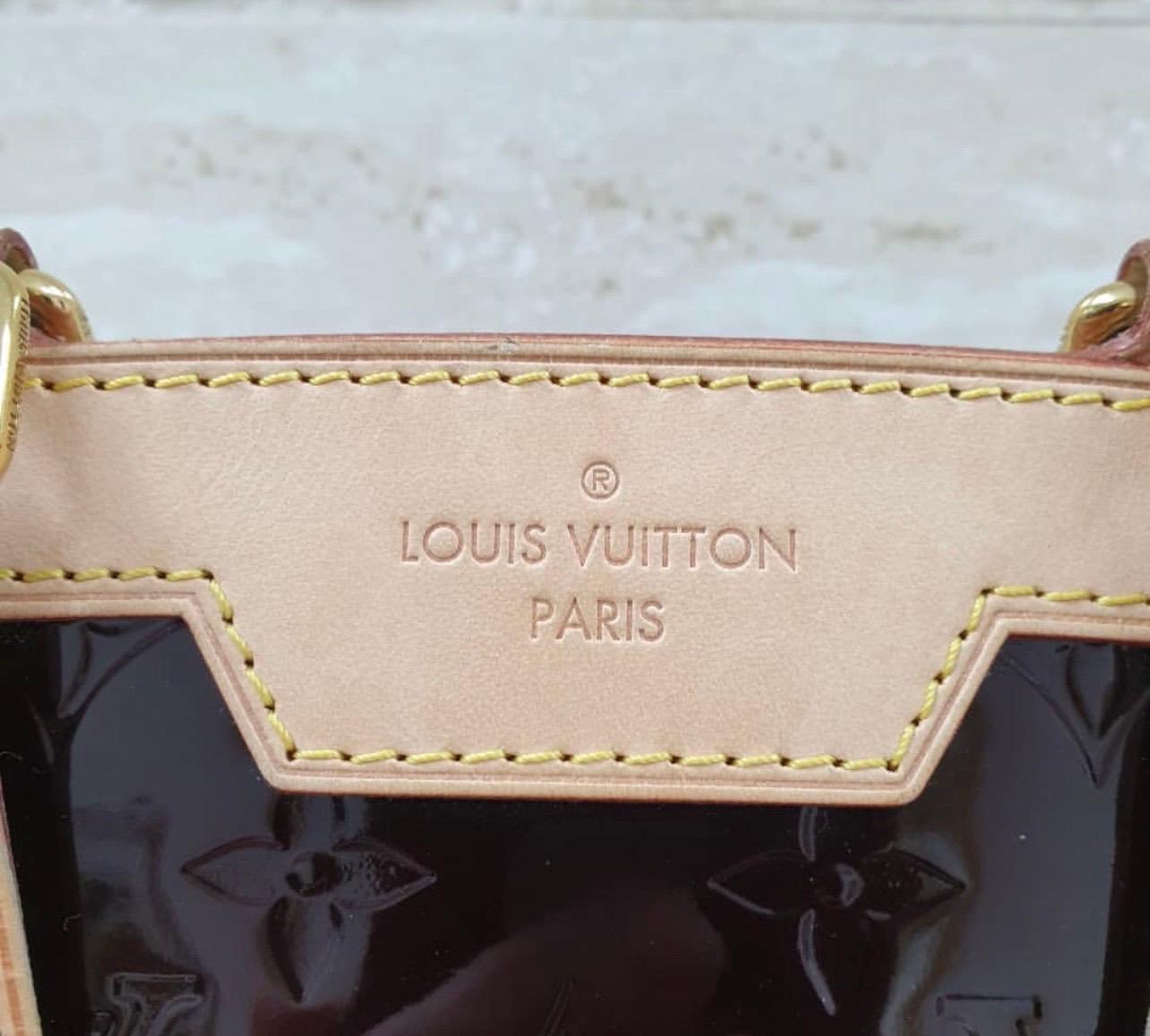 A chic and sophisticated everyday Louis Vuitton bag to carry all your daily essentials. 
This Louis Vuitton Monogram Vernis Brea MM Bag is the medium version of the Brea collection and is a feminine and modern interpretation of the classic Doctor's