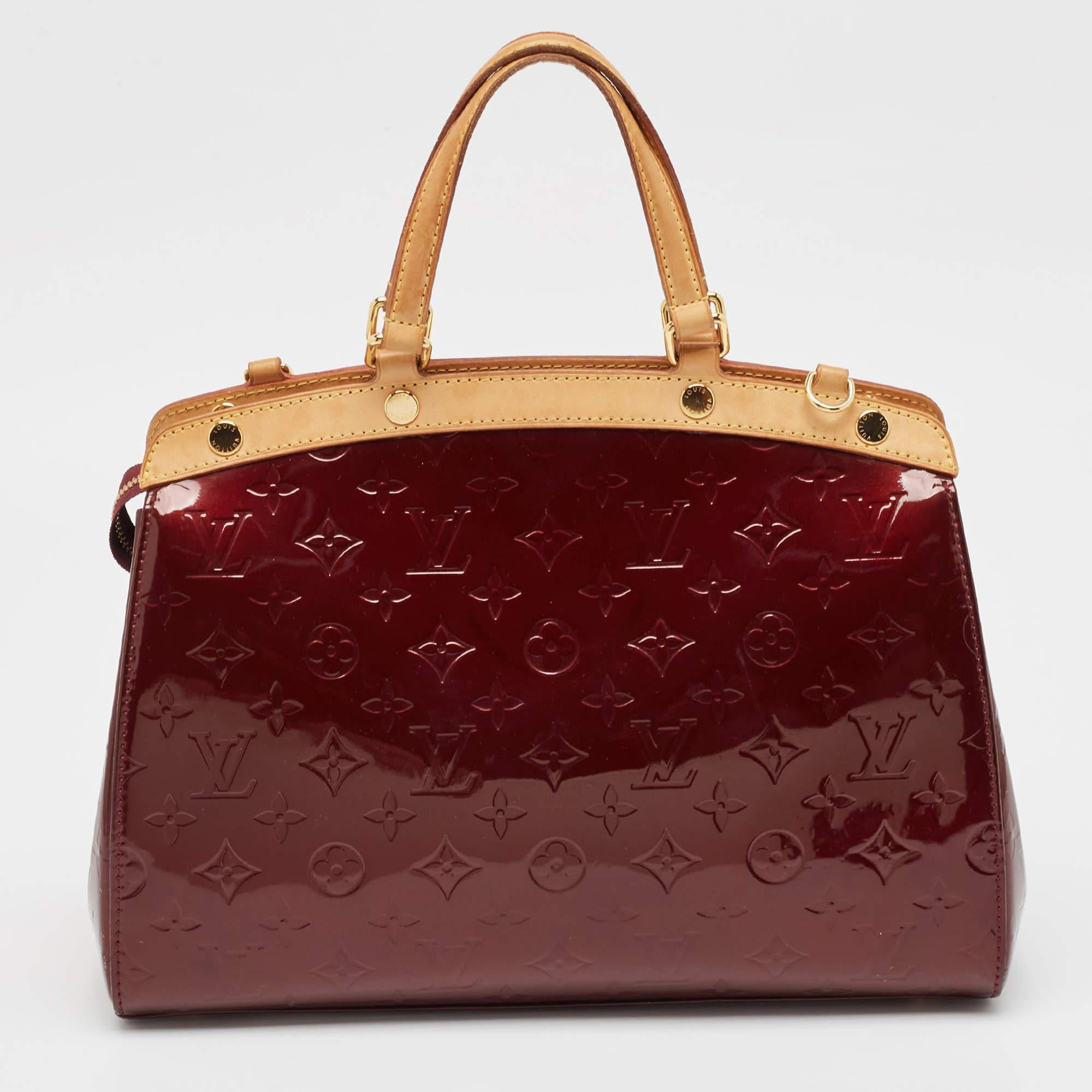 Louis Vuitton Amarante Monogram Vernis Brea MM Bag In Good Condition For Sale In Dubai, Al Qouz 2