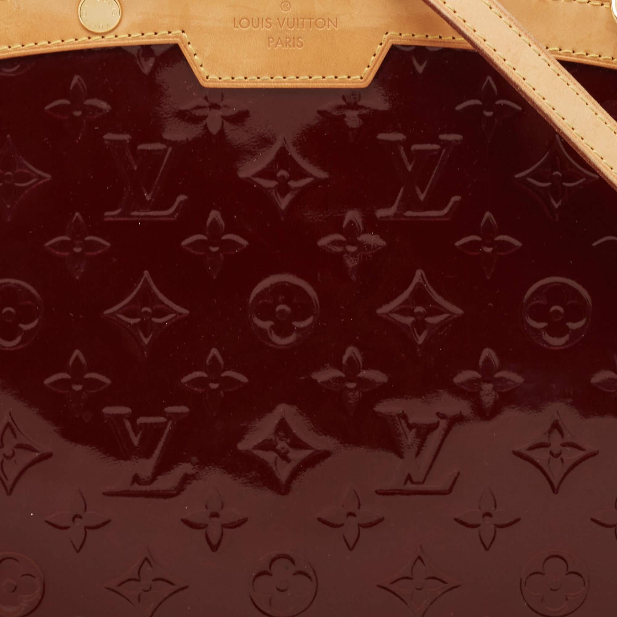 Women's Louis Vuitton Amarante Monogram Vernis Brea MM Bag For Sale