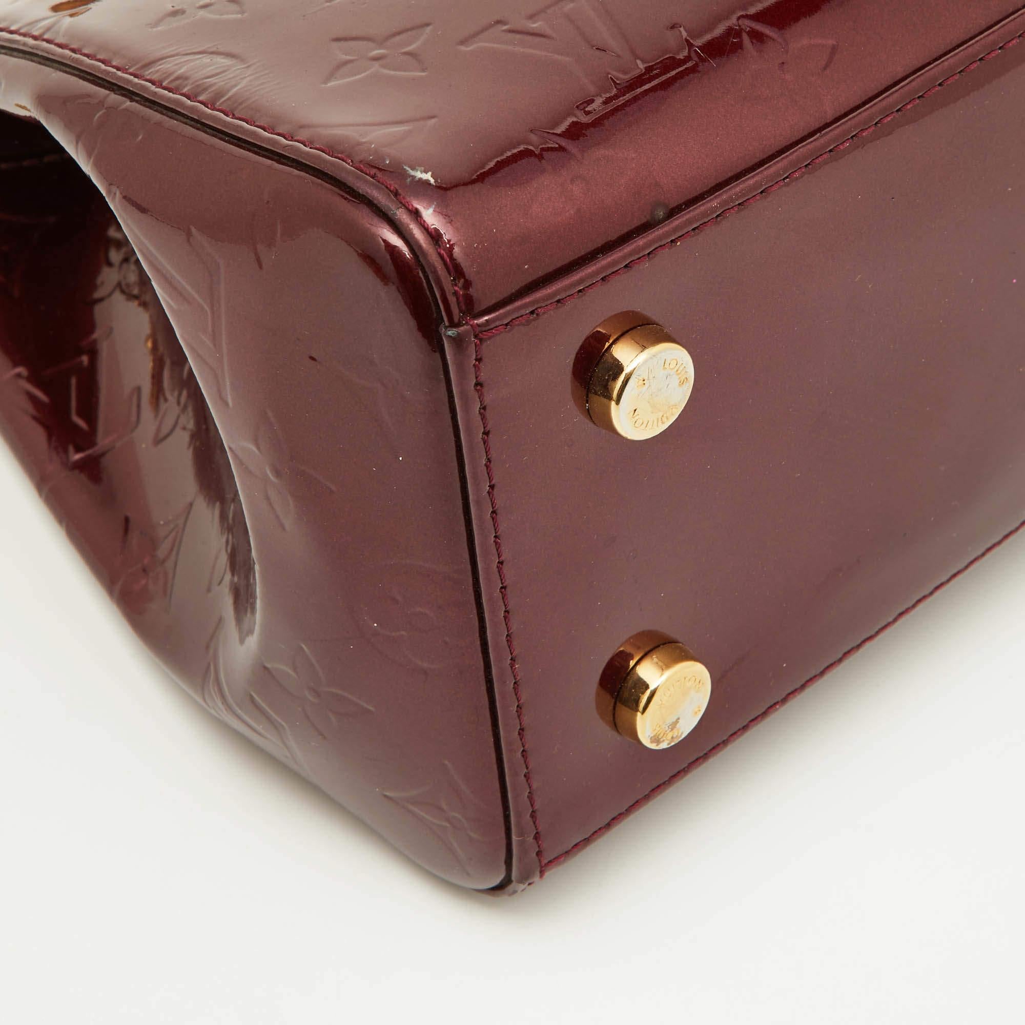 Women's Louis Vuitton Amarante Monogram Vernis Brea MM Bag For Sale