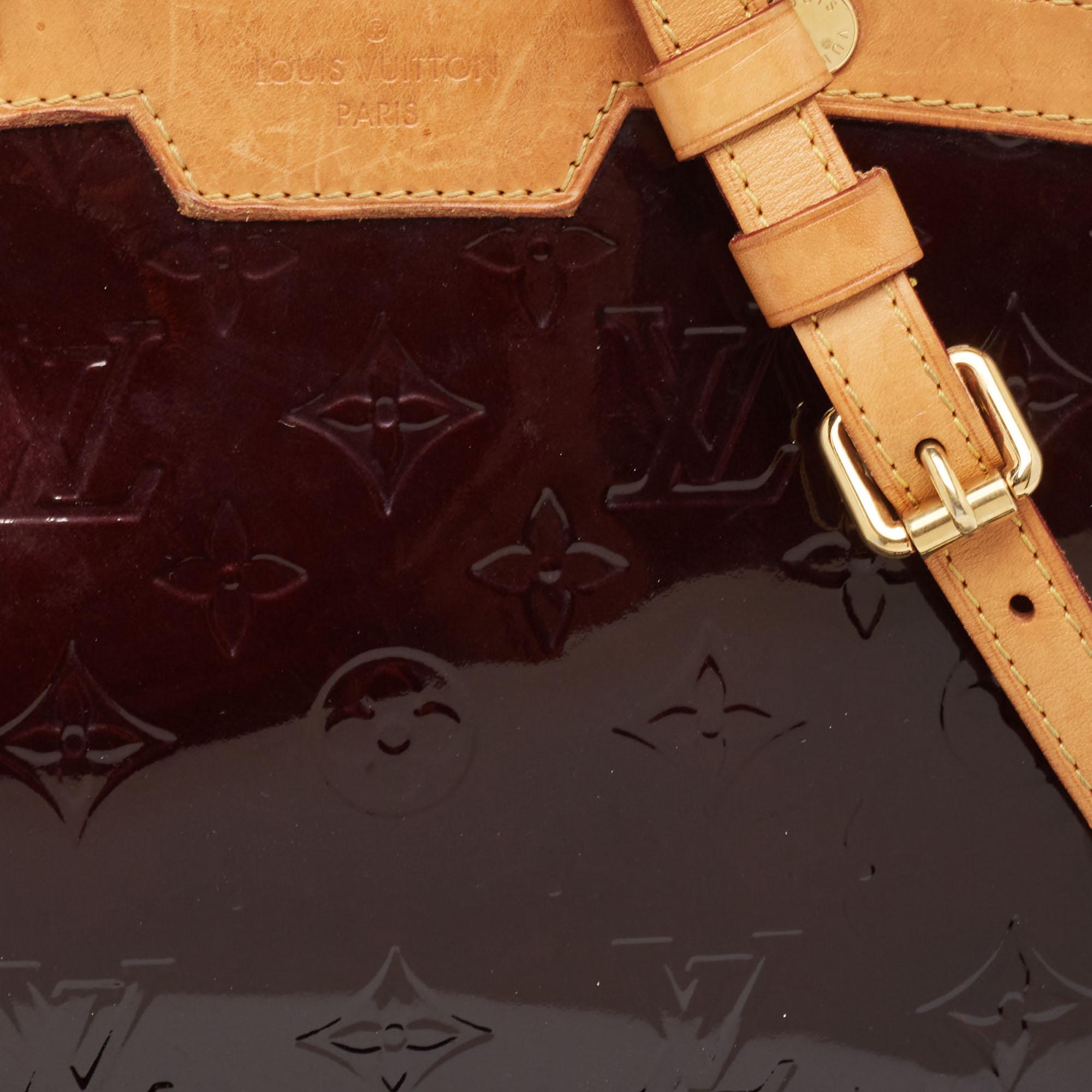 Louis Vuitton Amarante Monogrammierte Vernis Brea MM Tasche im Angebot 2