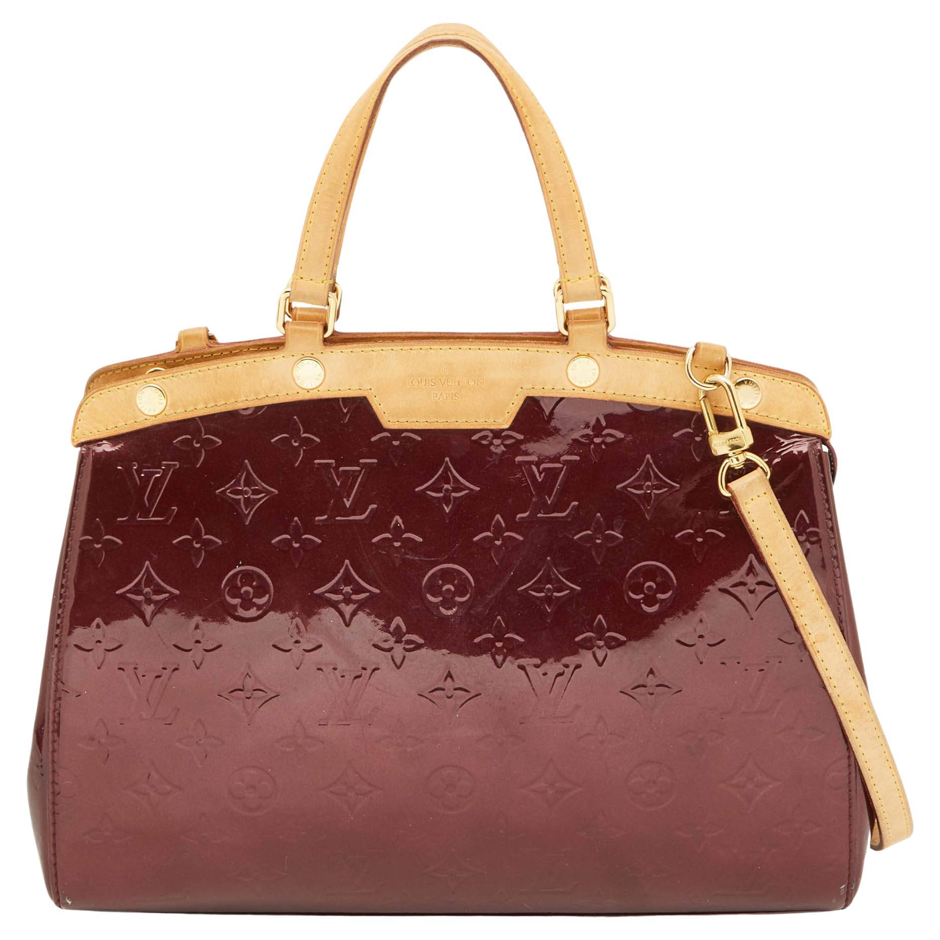 Louis Vuitton Amarante Monogrammierte Vernis Brea MM Tasche im Angebot bei 1stDibs