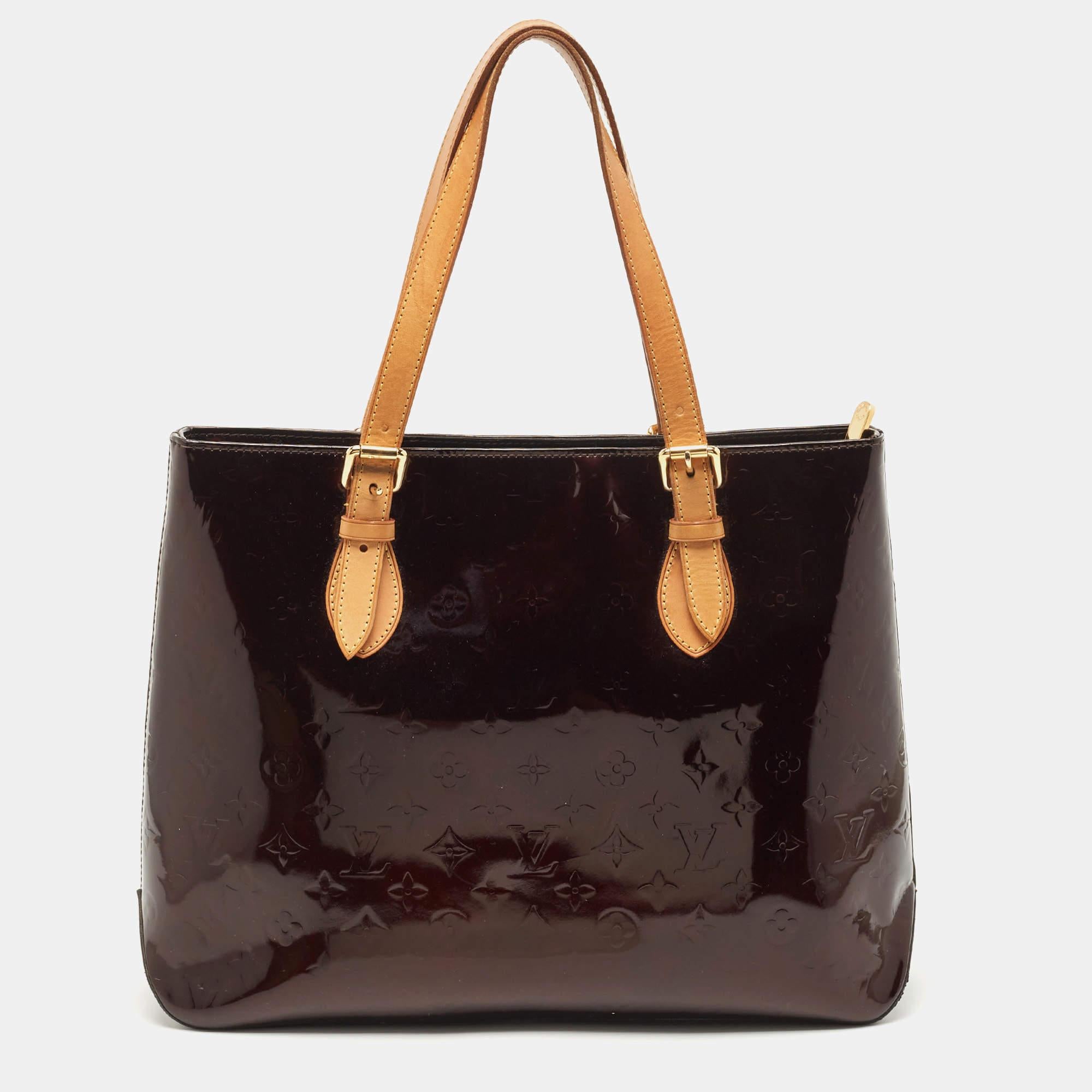 Displaying exquisite craftsmanship, this fabulous bag will certainly live up to your expectations. Featuring a chic design, it is made from luxe materials and has an interior for carrying your essentials.

Includes: Original Dustbag

