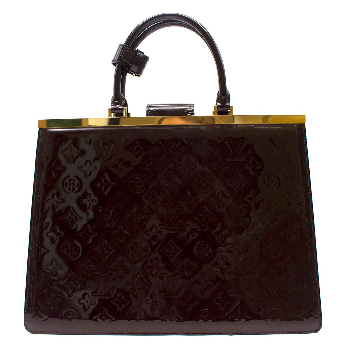 Louis Vuitton Amarante Monogram Vernis Deese GM Handbag

- Amarante Monogram Vernis Handbag 
- Embossed Patent Leather 
- Goldtone Hardware 
- Interior Pockets: Two open compartments with one central zip compartment, two flat pockets
- Double rolled