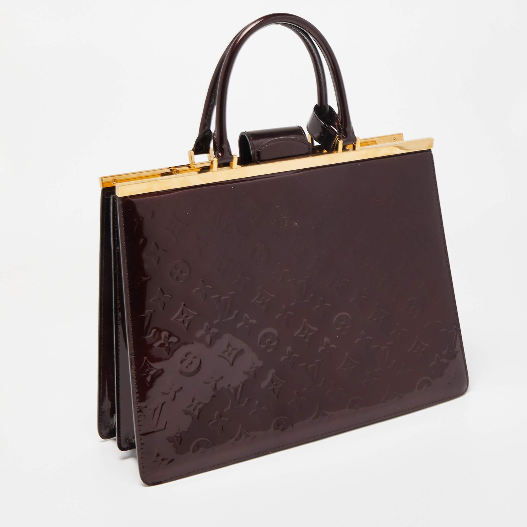 Women's Louis Vuitton Amarante Monogram Vernis Deesse GM Bag For Sale