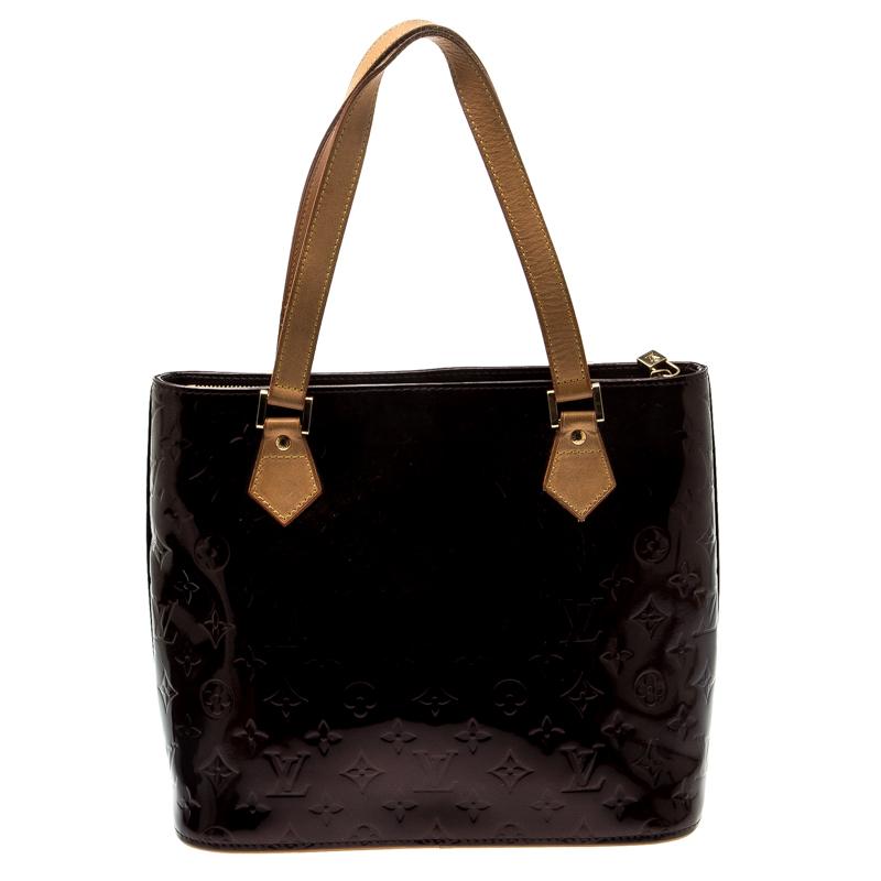All of the handbags by Louis Vuitton are sought after by women around the world as they are all designed in a distinct style. This Houston tote, by Louis Vuitton, is a creation you should be proud to own. It has been crafted from monogram Vernis