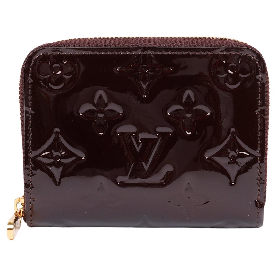 Does Louis Vuitton make black purses?