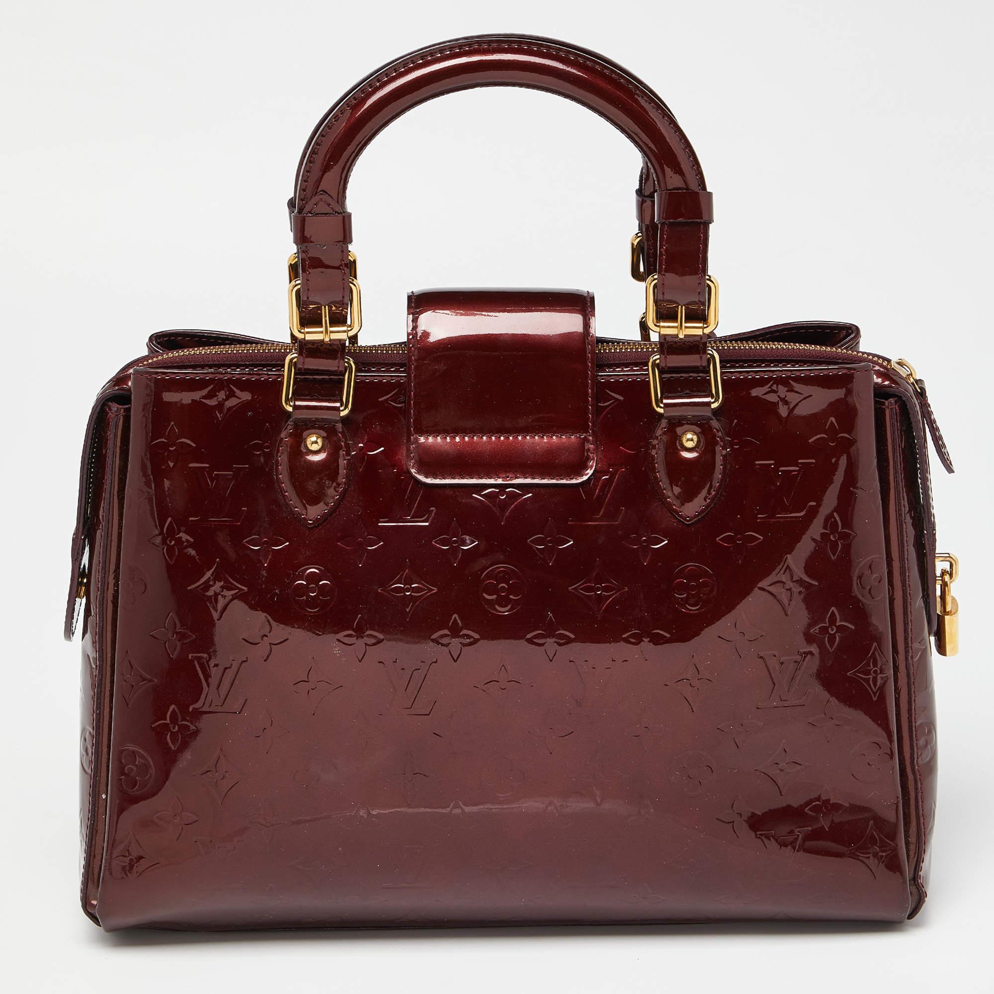 Designer bags are ideal companions for ample occasions! Here we have a fashion-meets-functionality piece crafted with precision. It has been equipped with a well-sized interior that can easily fit all your essentials.

Includes: Padlock and Key